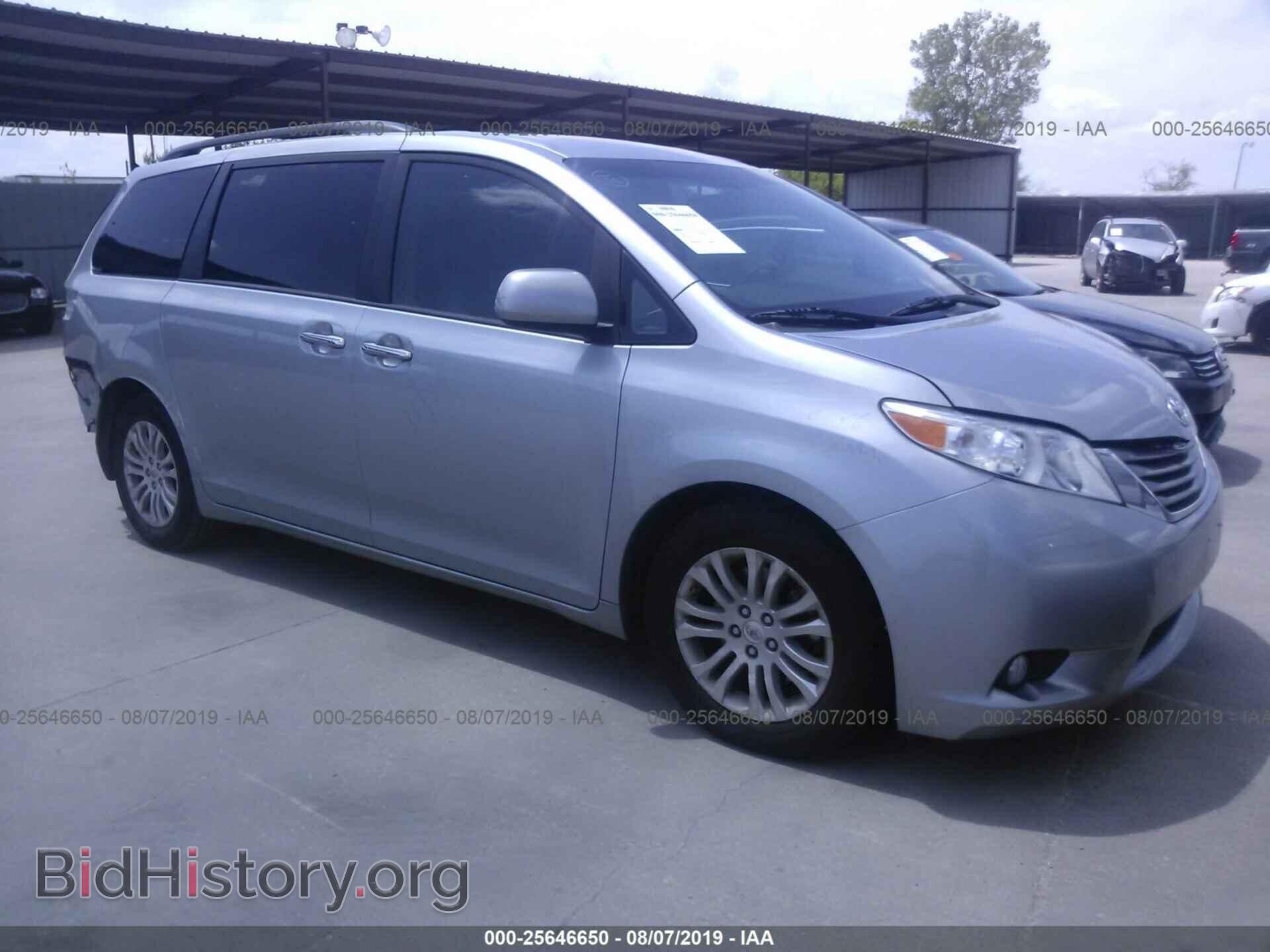 Photo 5TDYK3DCXBS066896 - TOYOTA SIENNA 2011
