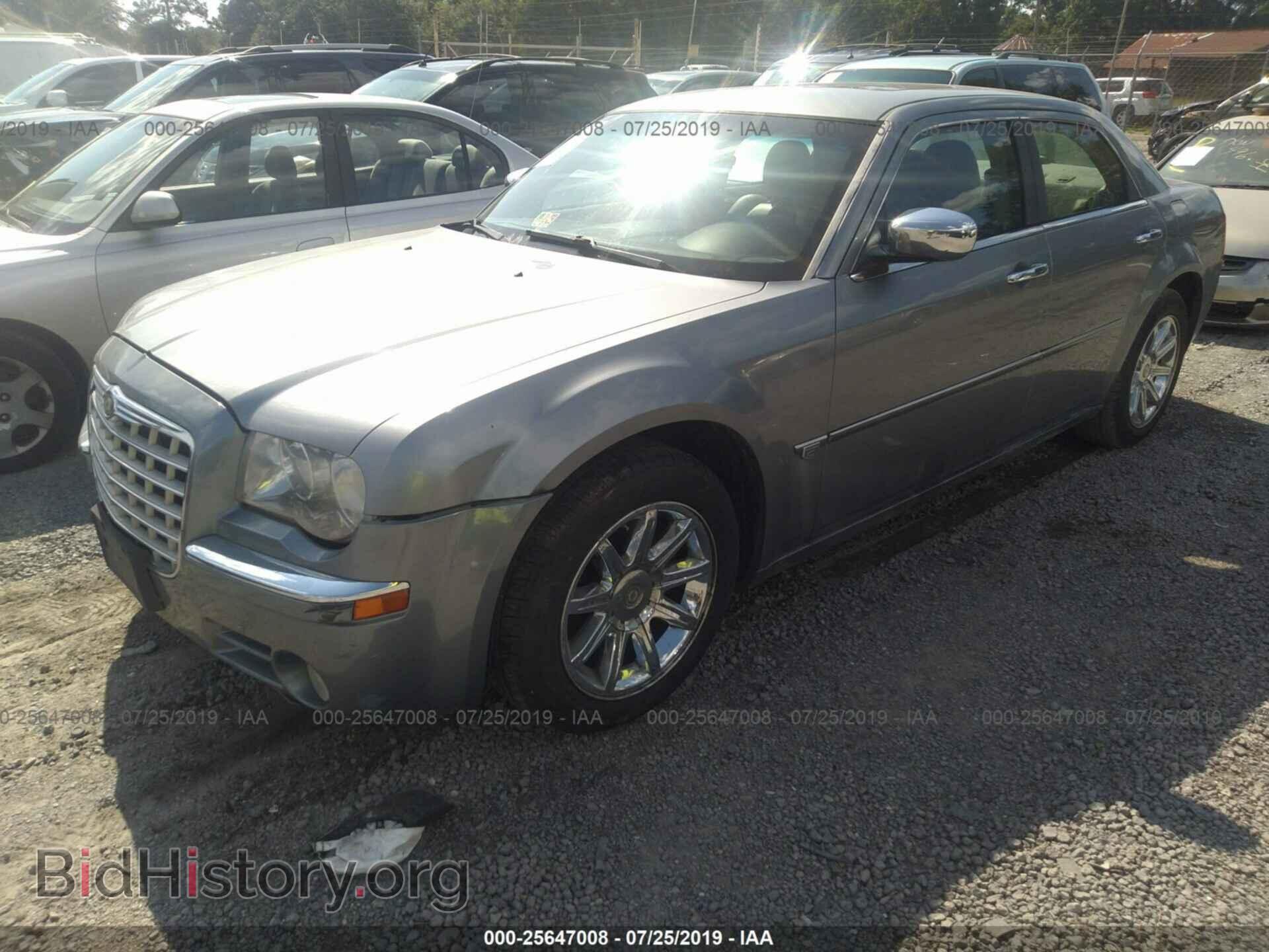 2006 CHRYSLER 300C - VIN: 2C3KA63H76H409311 - Фото 2