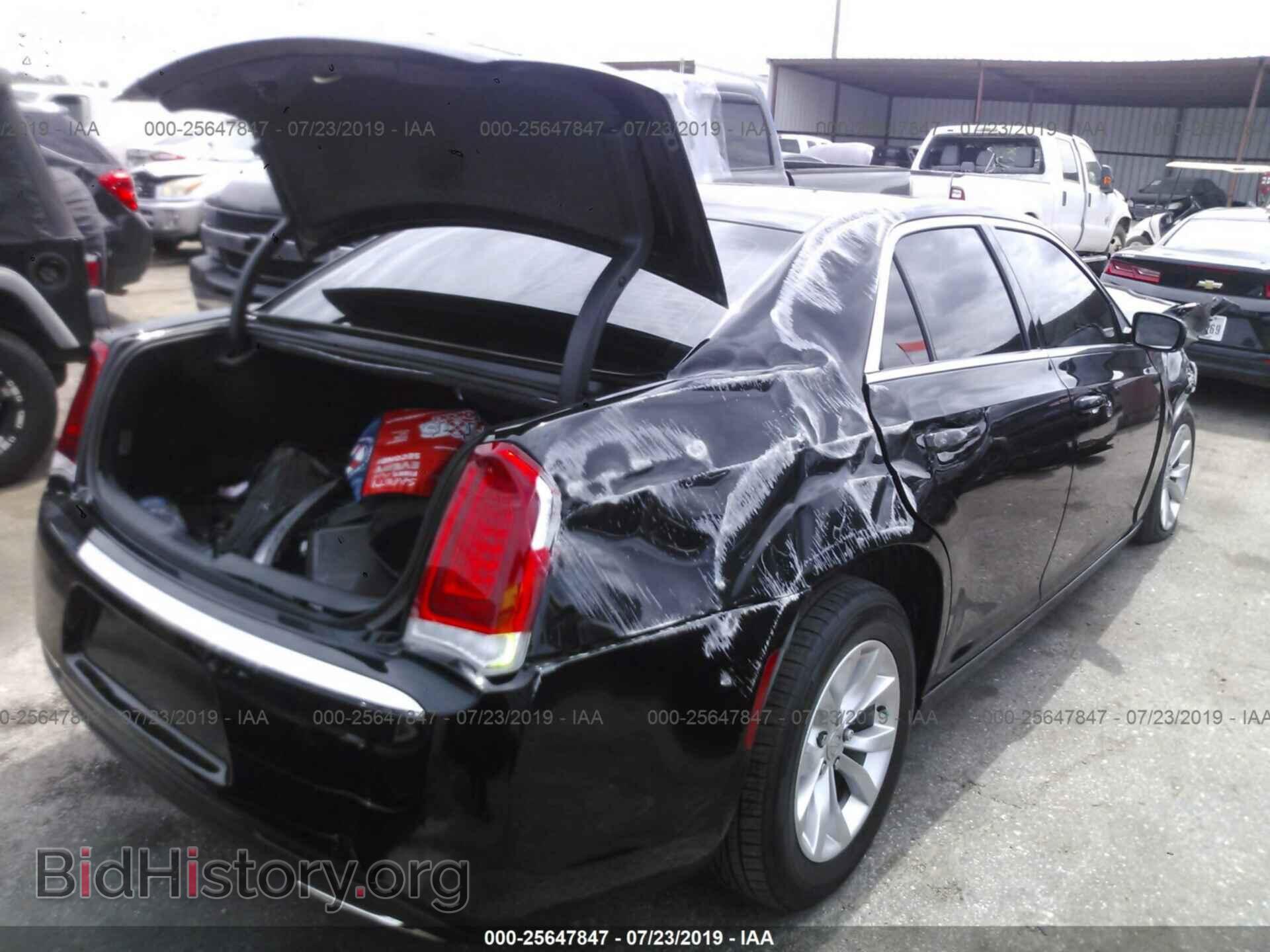 2018 CHRYSLER 300 - VIN: 2C3CCAAG1JH319950 - Фото 4
