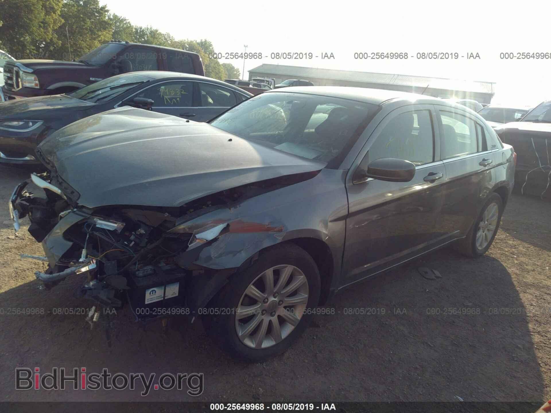 2011 CHRYSLER 200 - VIN: 1C3BC1FB1BN623829 - Фото 2