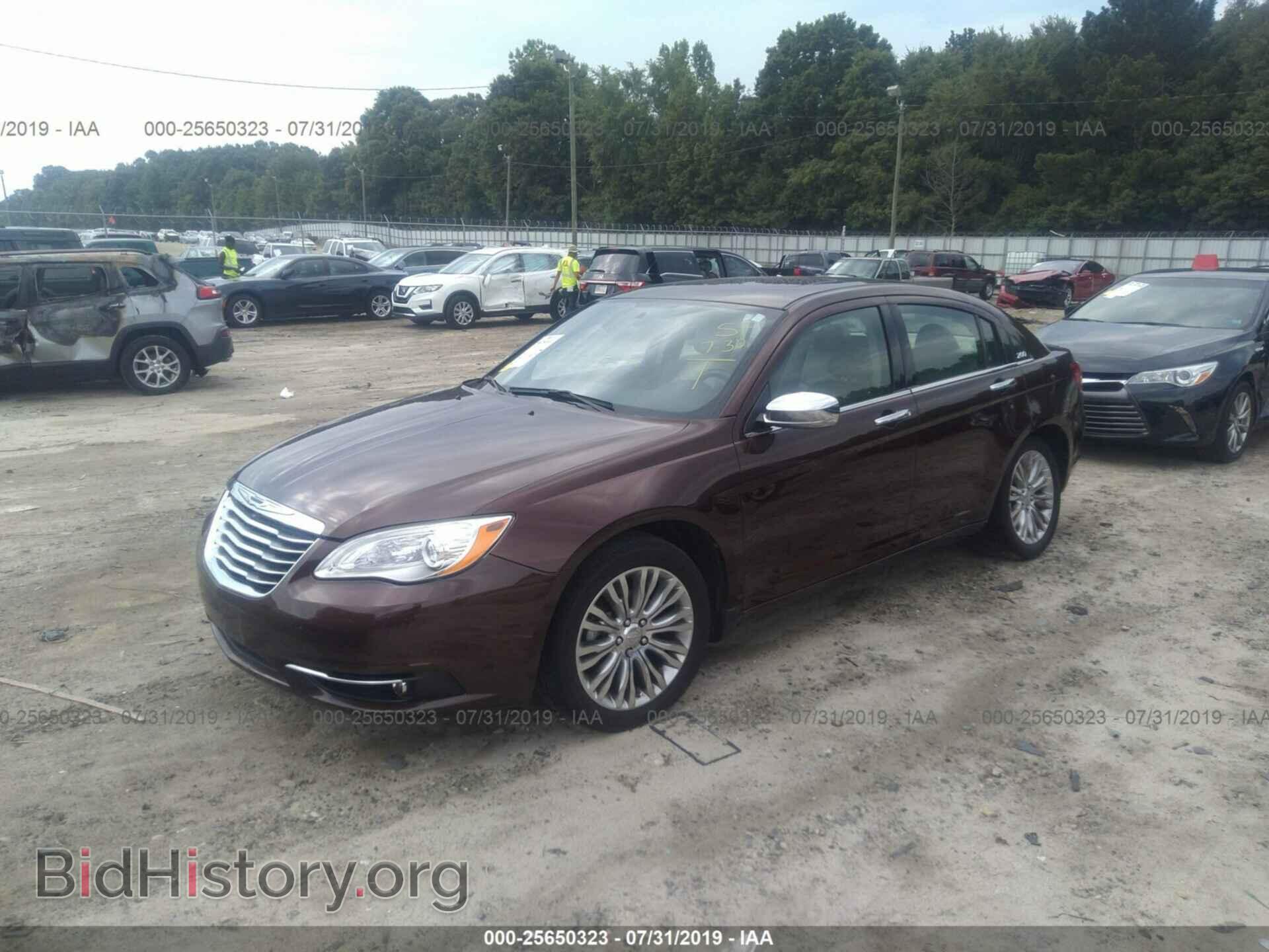 2013 CHRYSLER 200 - VIN: 1C3CCBCG0DN574409 - Фото 2