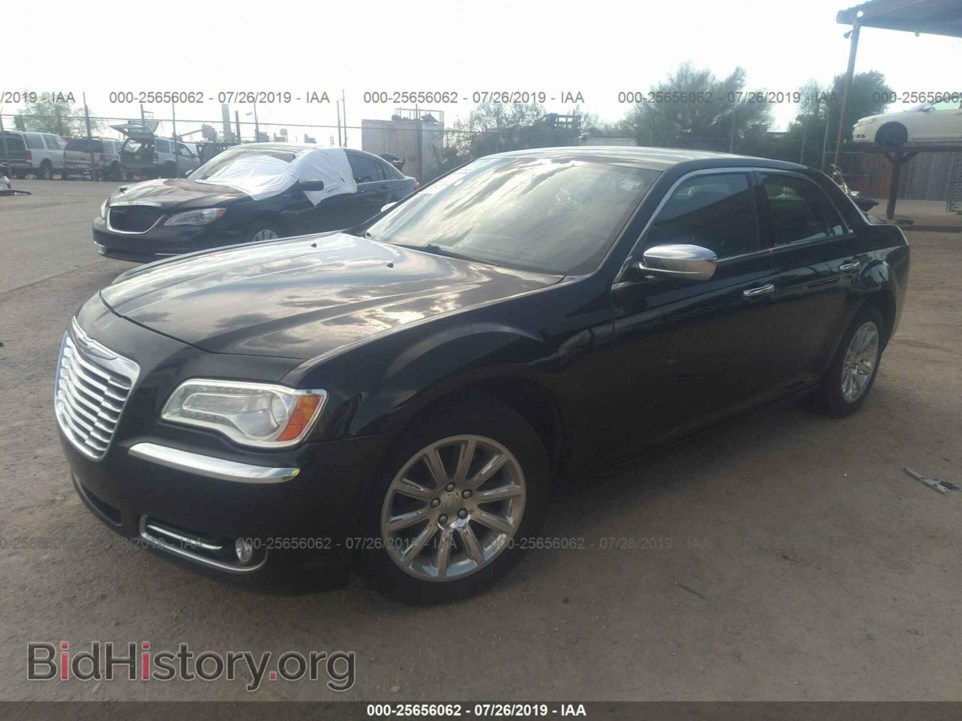 2014 Chrysler 300c - VIN: 2C3CCAEG8EH358146 - Фото 2
