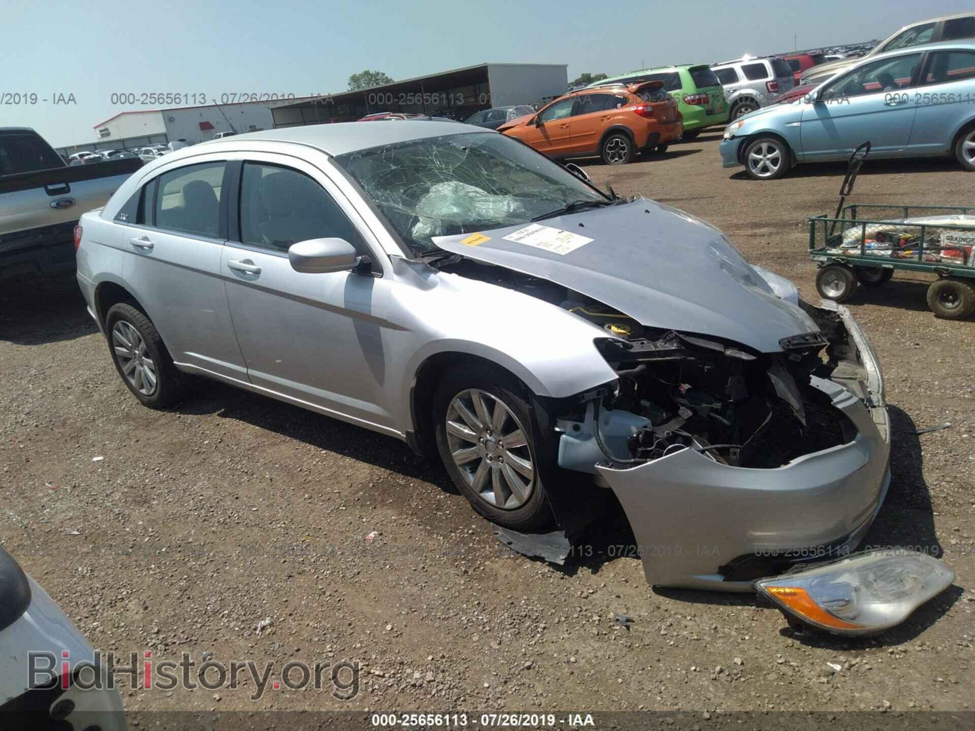 Photo 1C3BC1FB3BN500453 - CHRYSLER 200 2011