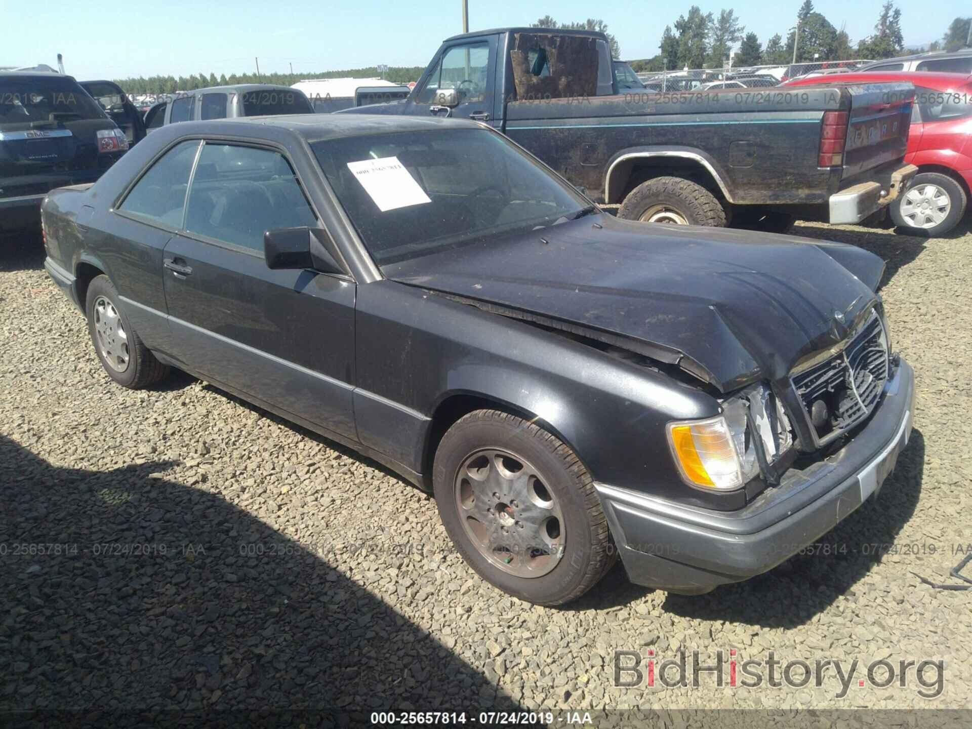 Photo WDBEA52E4RC105689 - MERCEDES-BENZ E 1994