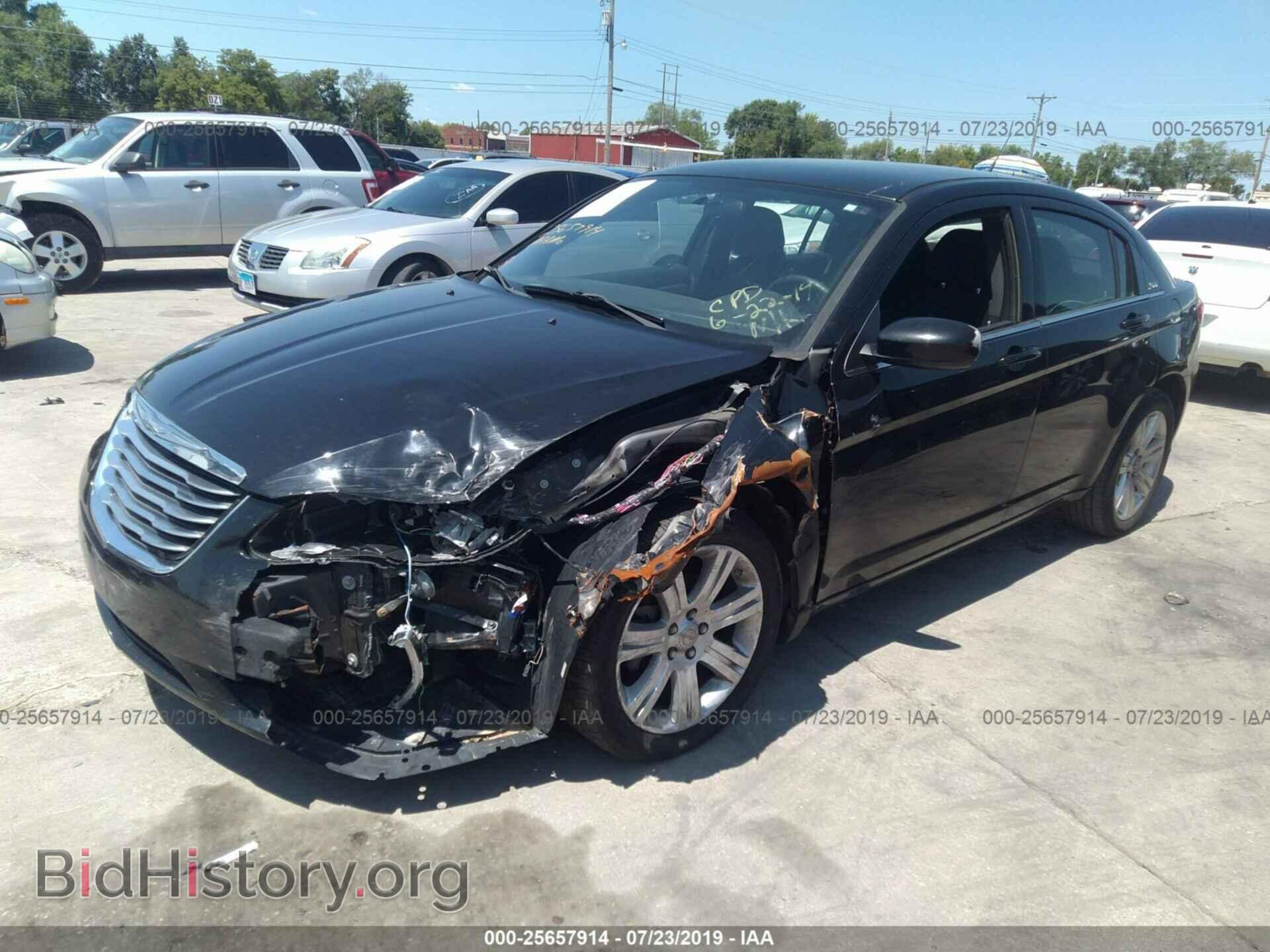2013 CHRYSLER 200 - VIN: 1C3CCBBB4DN696129 - Фото 2