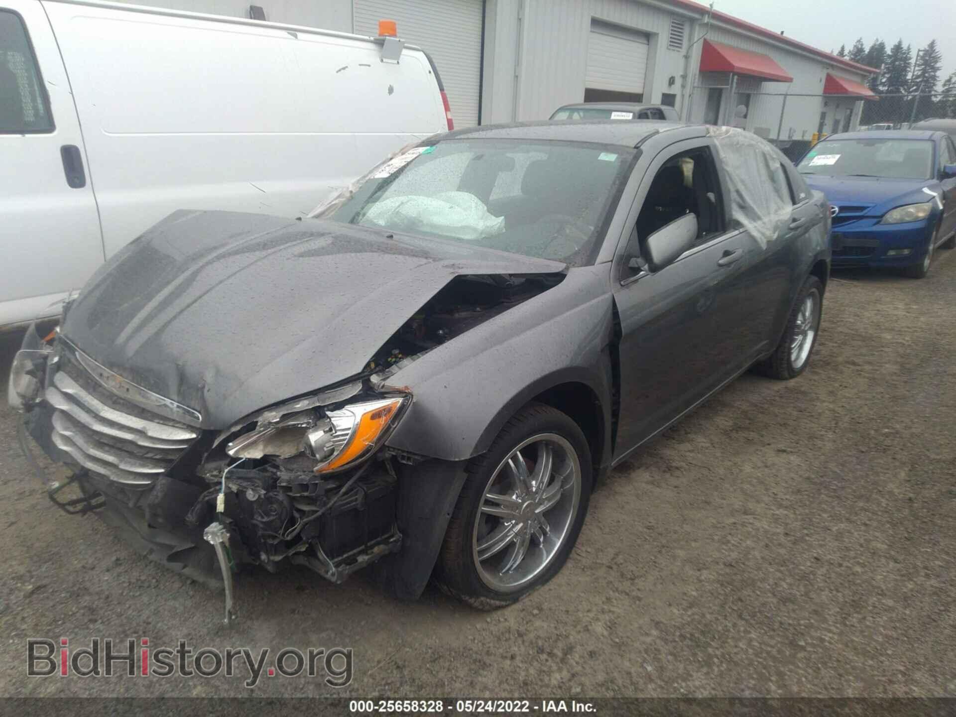 2013 CHRYSLER 200 - VIN: 1C3CCBAB5DN639844 - Фото 2