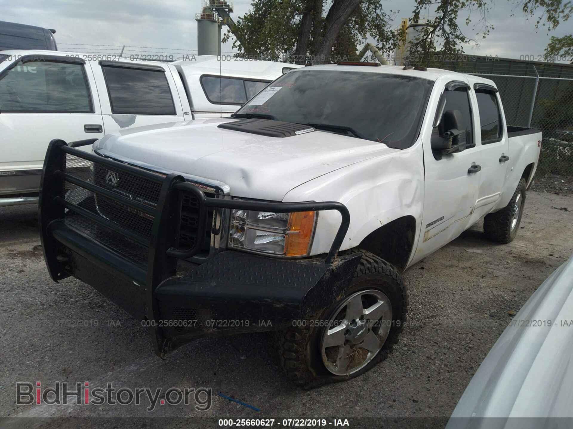 2011 GMC SIERRA - VIN: 1GT120C84BF262216 - Фото 2