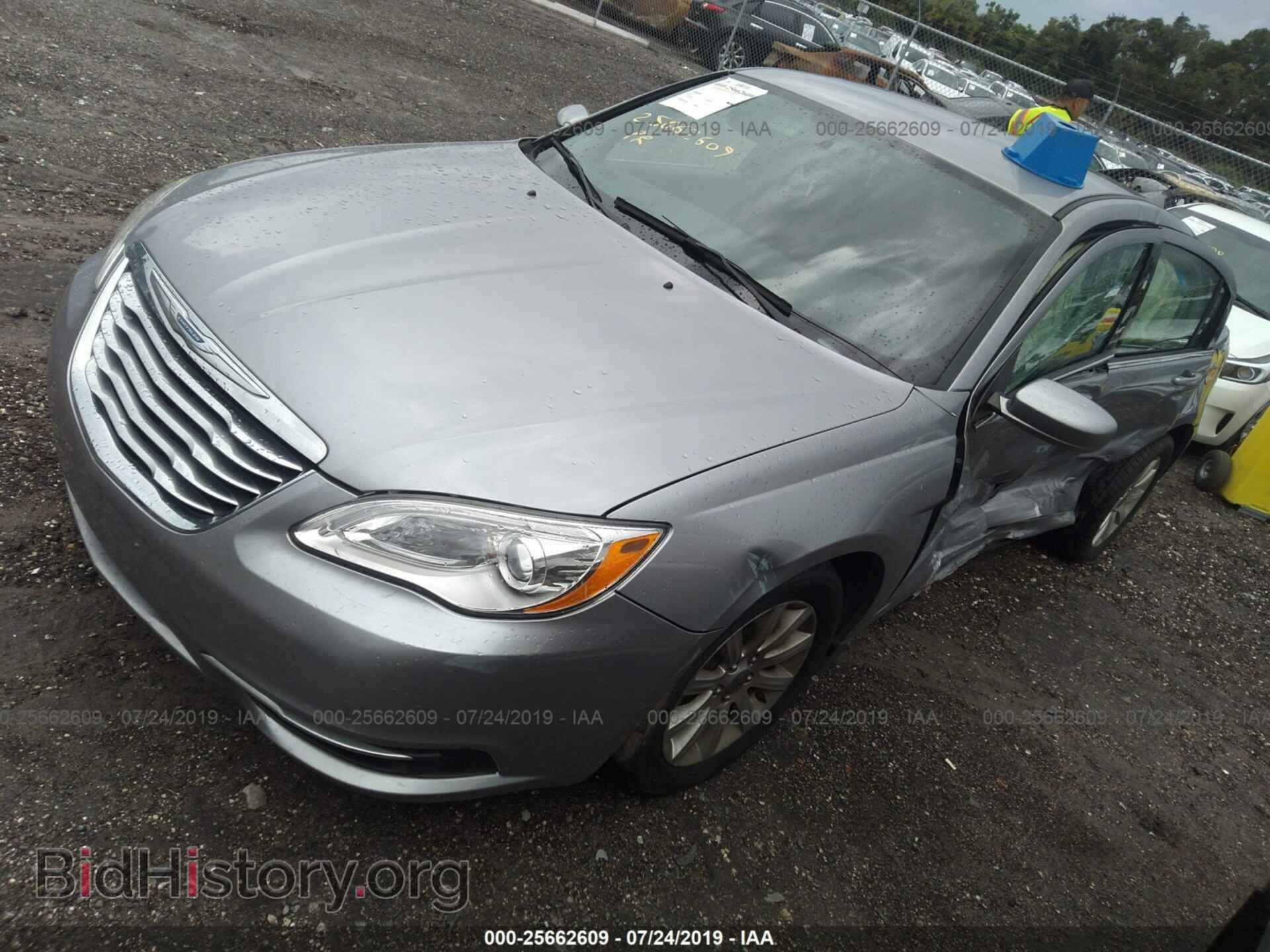 2013 CHRYSLER 200 - VIN: 1C3CCBBG4DN556528 - Фото 2