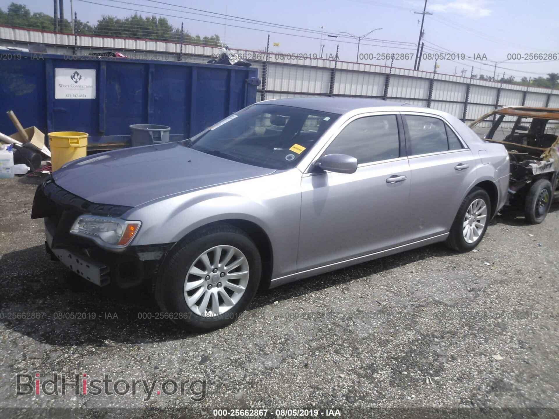 2013 CHRYSLER 300 - VIN: 2C3CCAAG5DH572371 - Фото 2