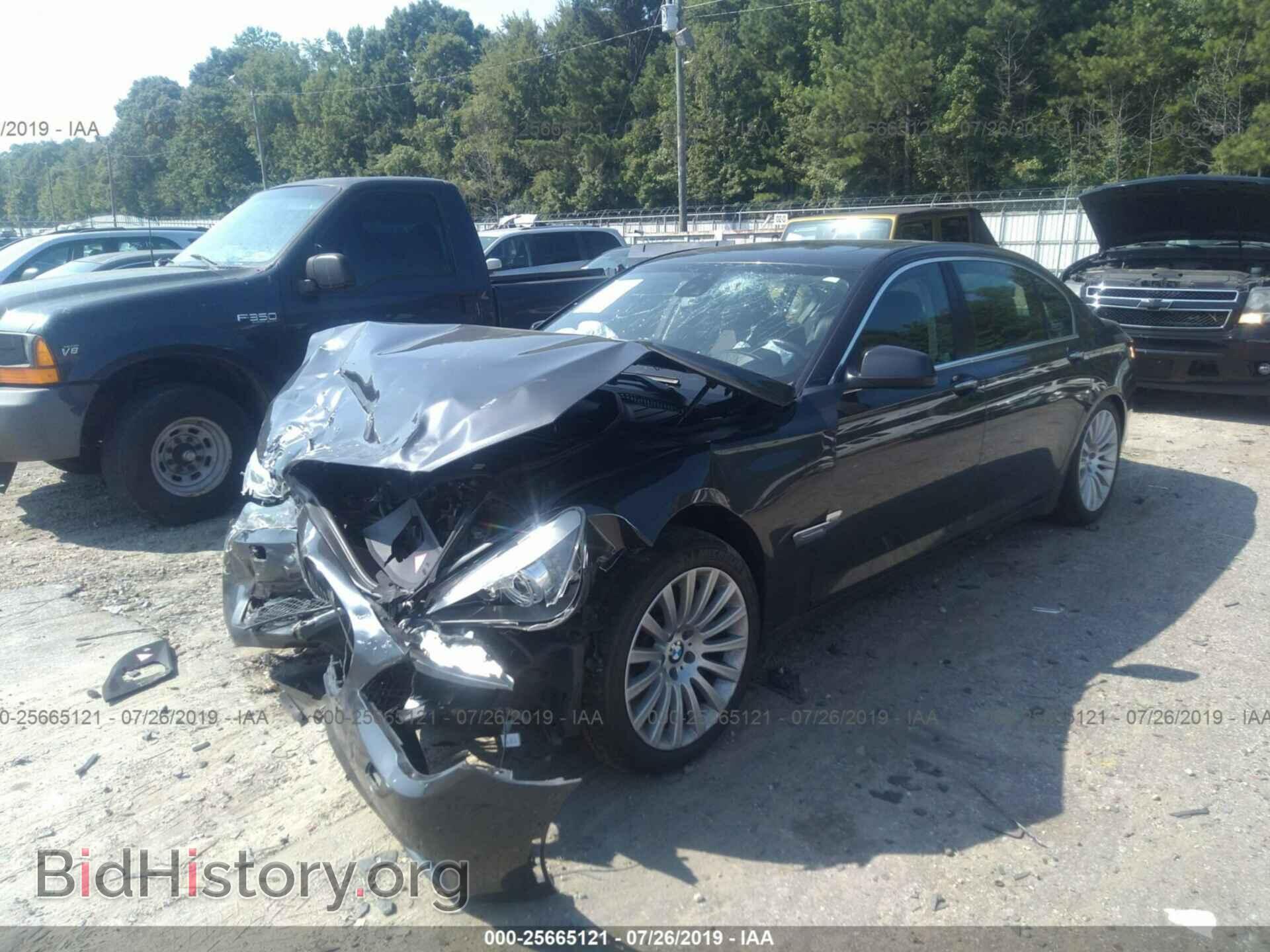 2012 BMW 750 - VIN: WBAKC8C55CC436378 - Фото 2