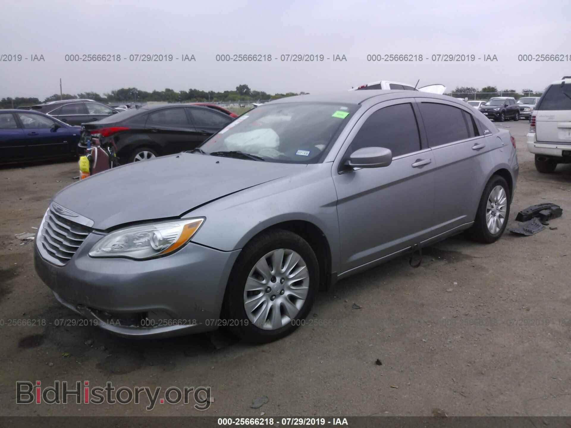 2013 CHRYSLER 200 - VIN: 1C3CCBABXDN723299 - Фото 2