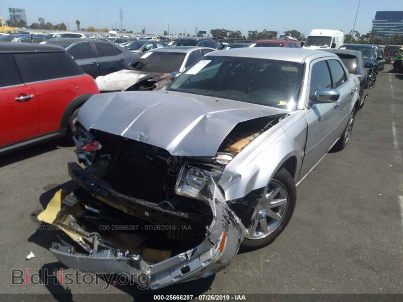 2007 Chrysler 300C (VIN 2C3KA63H17H852233) — photo 2 of 10