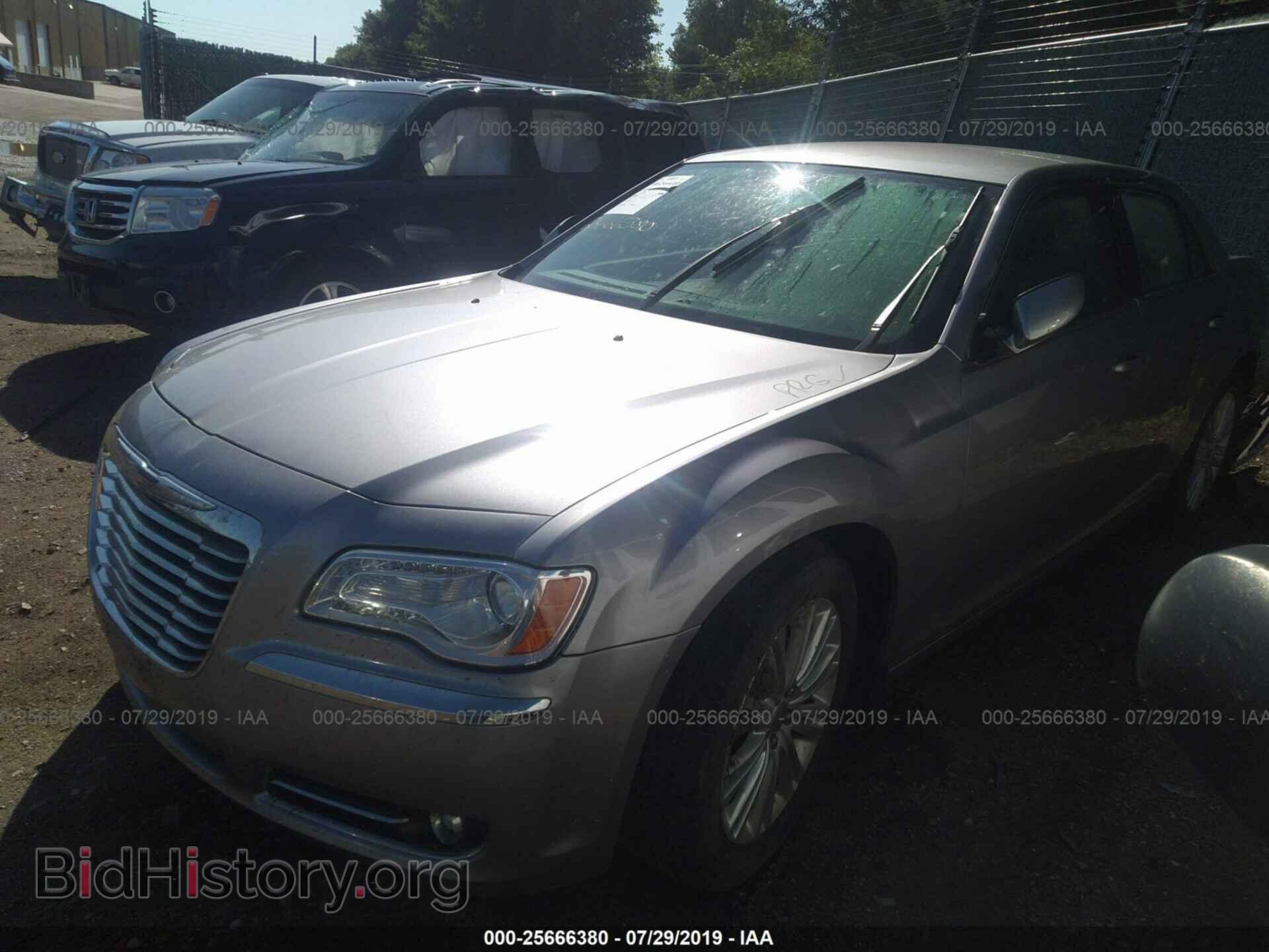 2014 CHRYSLER 300 - VIN: 2C3CCARG1EH365918 - Фото 2