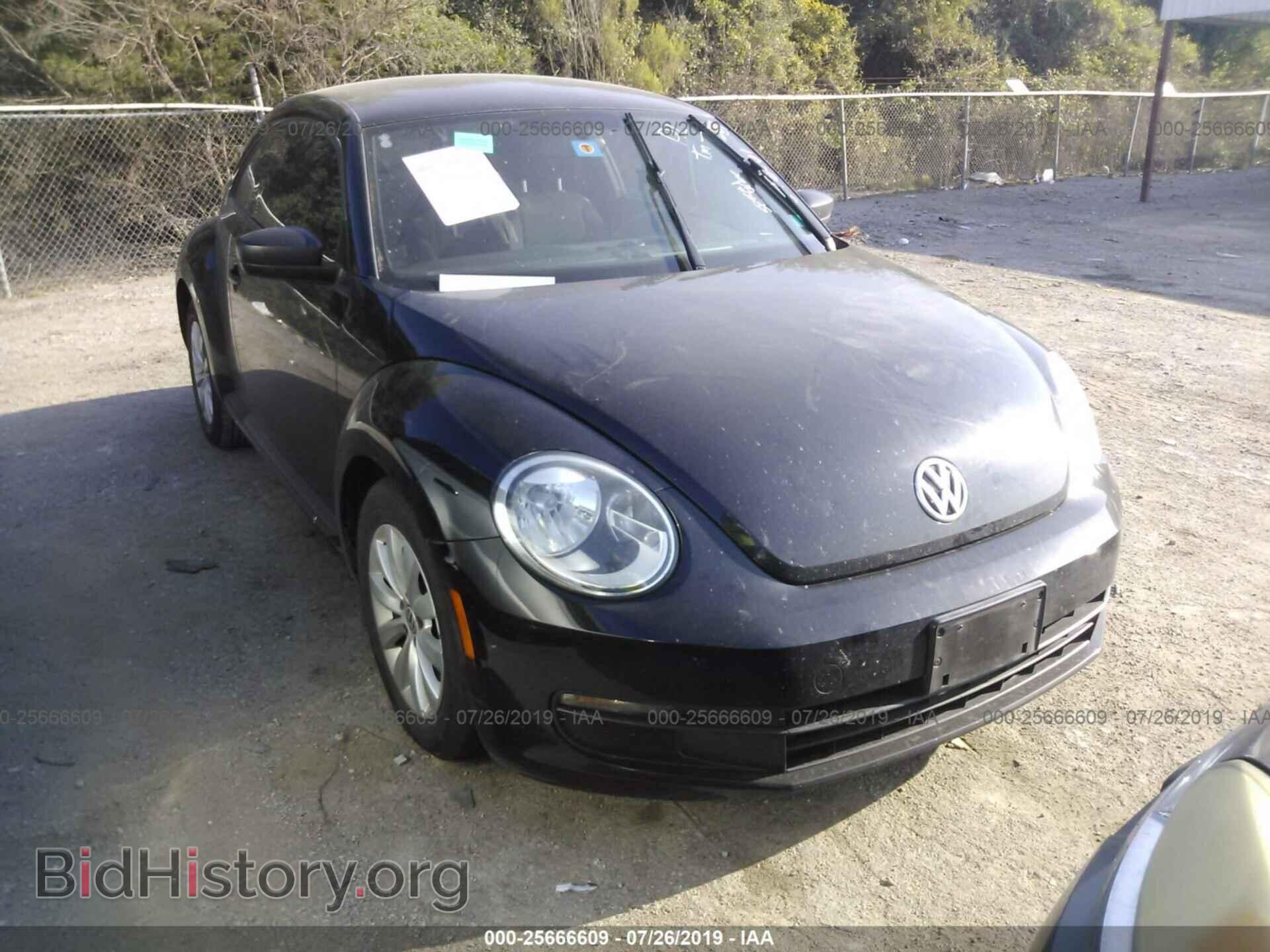 Photo 3VWF17AT4EM648001 - VOLKSWAGEN BEETLE 2014