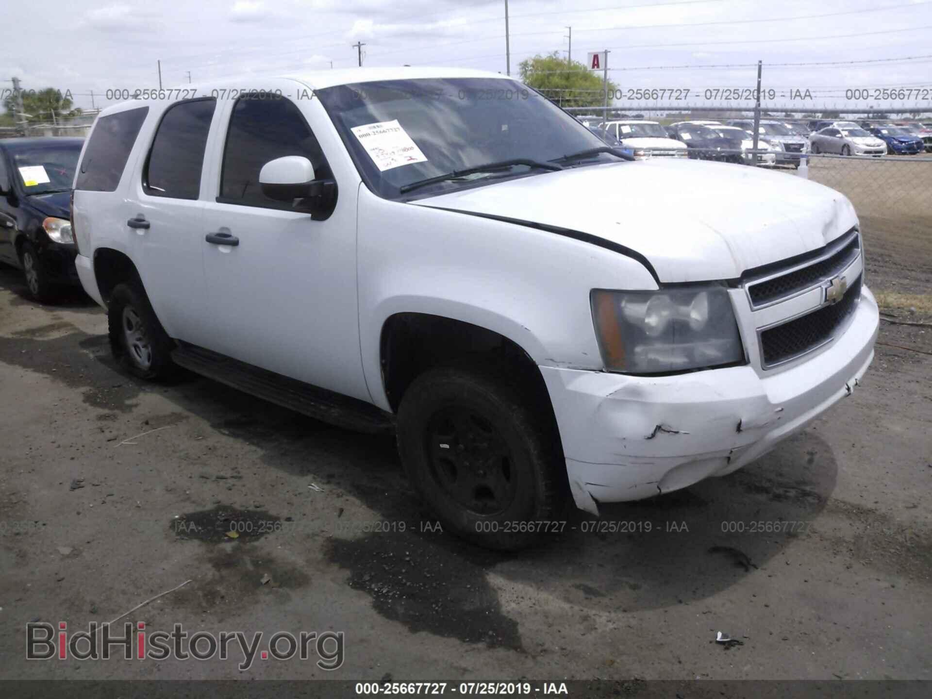 Фотография 1GNLC2E08BR368196 - CHEVROLET TAHOE 2011