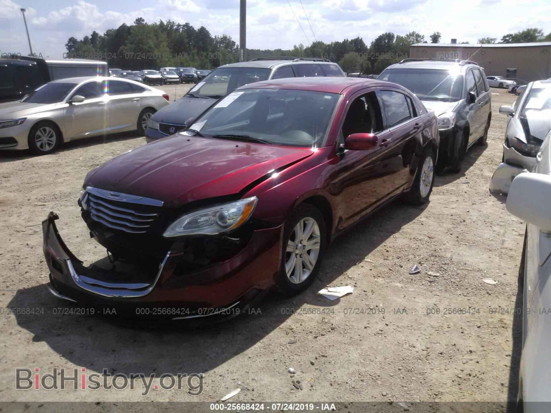 2013 CHRYSLER 200 - VIN: 1C3CCBBB2DN592951 - Фото 2