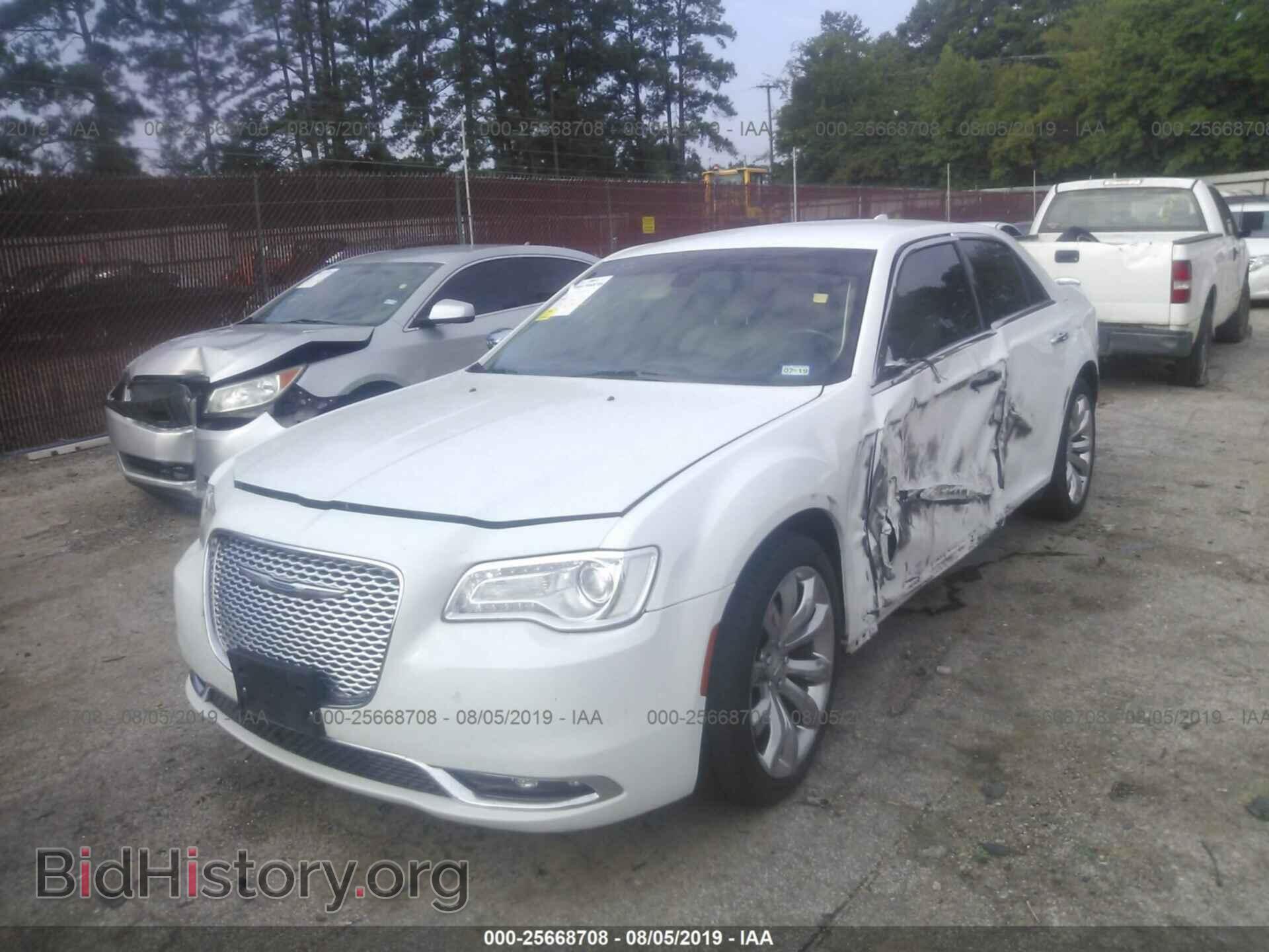 2018 CHRYSLER 300 - VIN: 2C3CCAEG2JH136843 - Фото 2