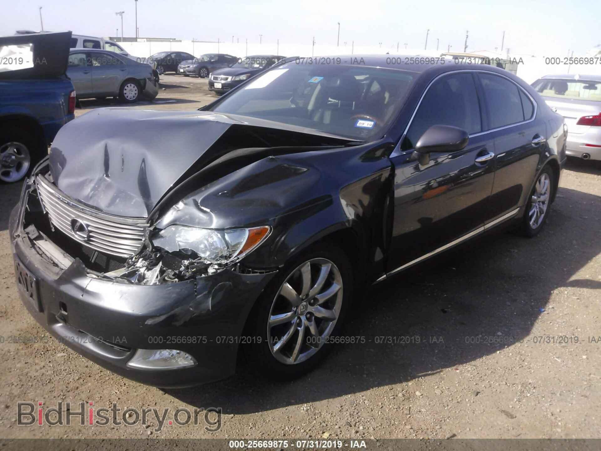 2009 LEXUS LS - VIN: JTHBL46F795091091 - Фото 2