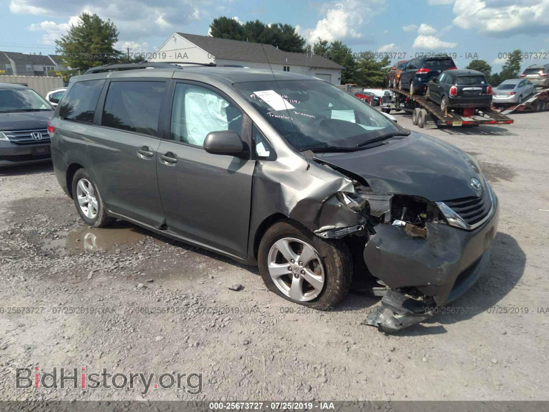 Photo 5TDKK3DC9BS066782 - TOYOTA SIENNA 2011