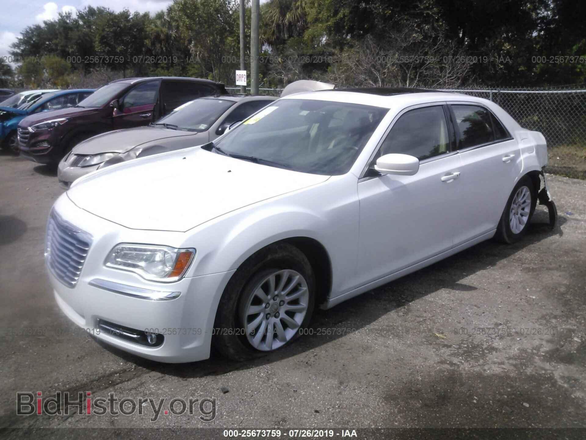 2014 CHRYSLER 300 - VIN: 2C3CCAAG9EH157426 - Фото 2