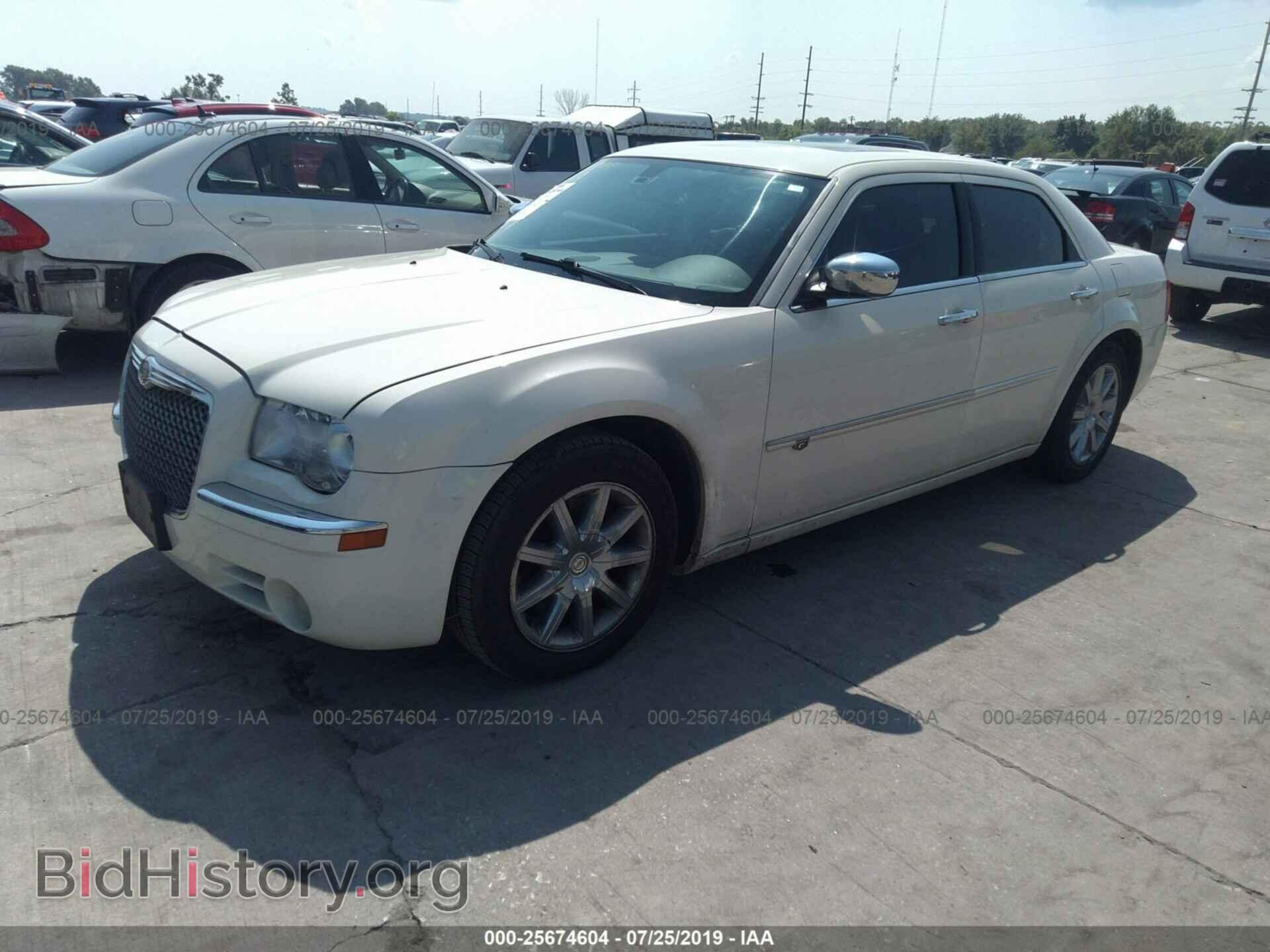 2010 CHRYSLER 300C - VIN: 2C3CA6CT4AH114801 - Фото 2