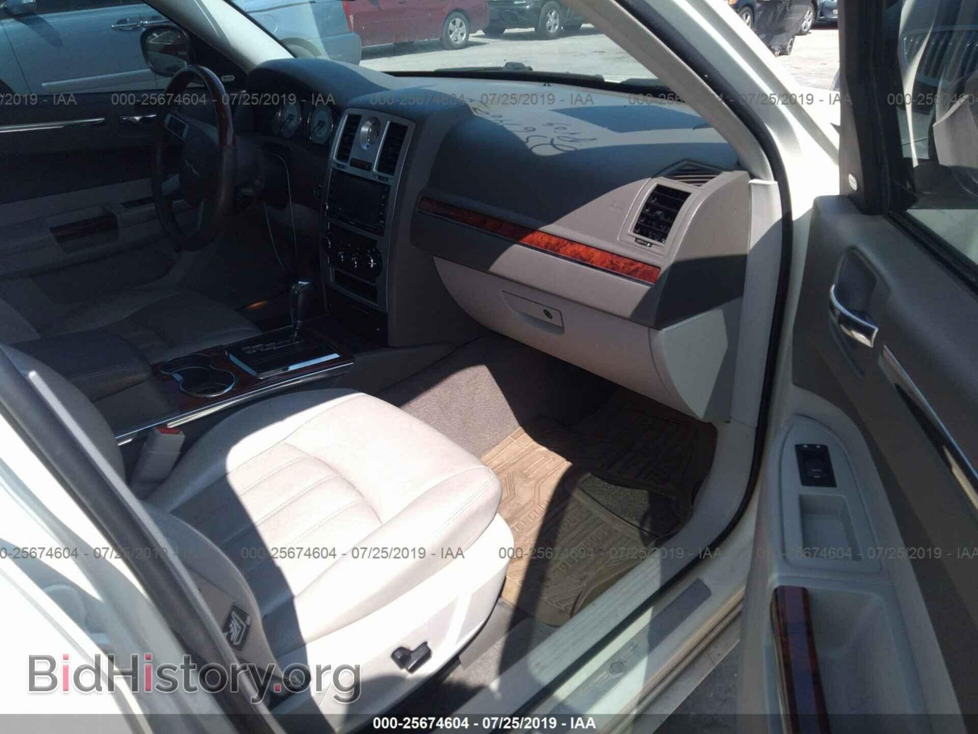 2010 CHRYSLER 300C - VIN: 2C3CA6CT4AH114801 - Фото 5