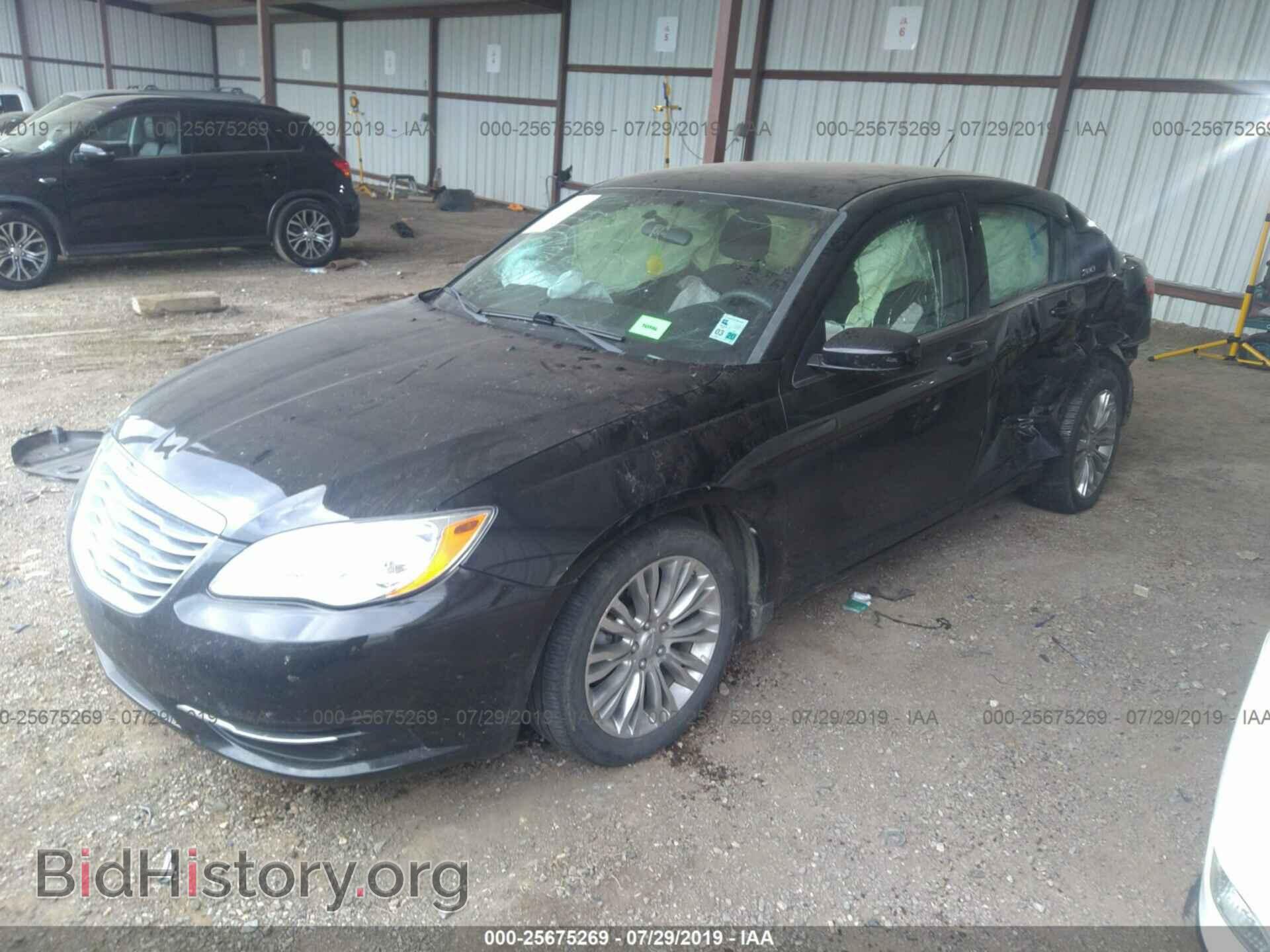 2013 CHRYSLER 200 - VIN: 1C3CCBAB0DN670984 - Photo 2