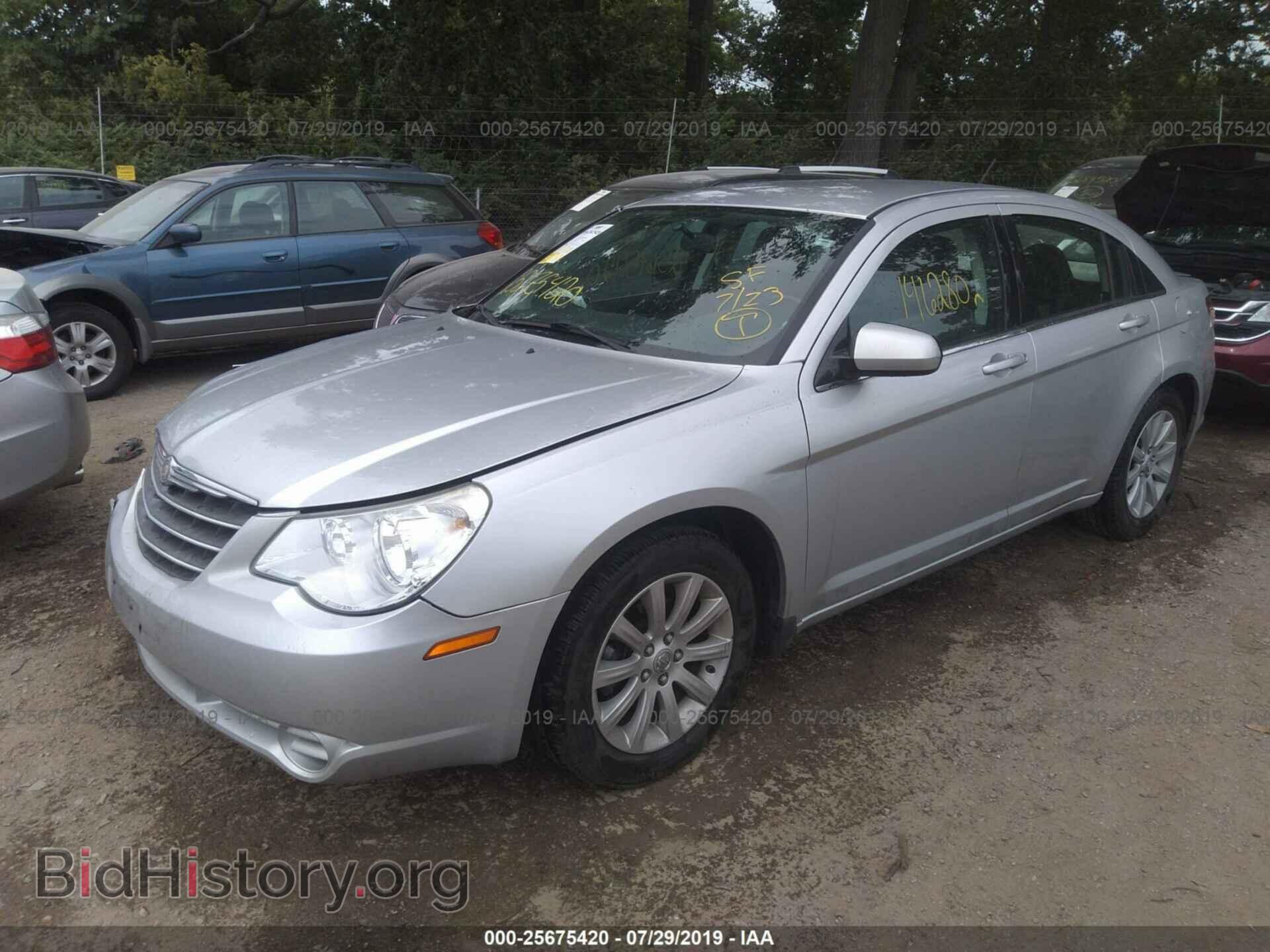 2010 CHRYSLER SEBRING - VIN: 1C3CC5FB9AN152782 - Фото 2