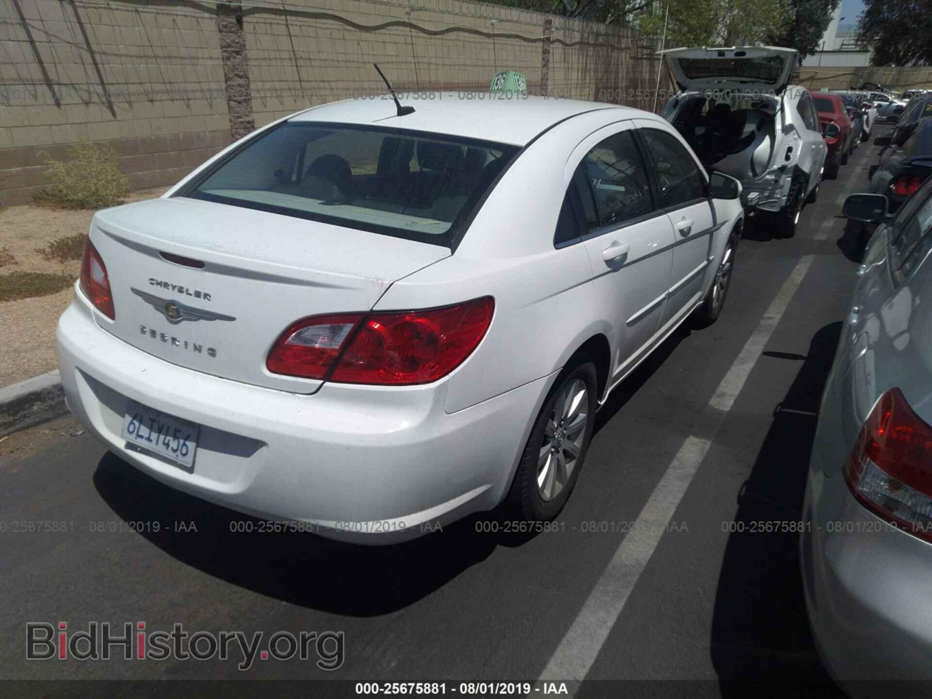 2010 CHRYSLER SEBRING - VIN: 1C3CC5FDXAN166241 - Фото 4