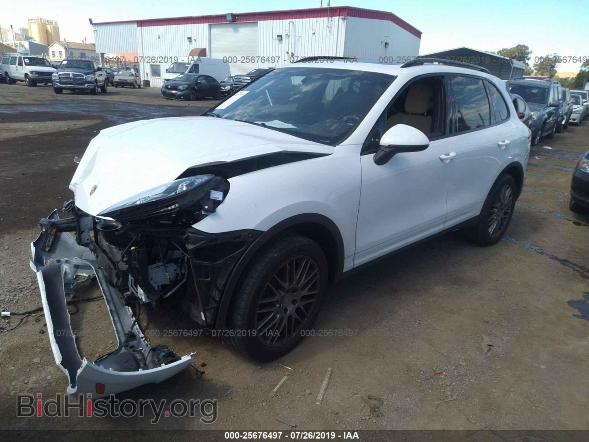 2016 PORSCHE CAYENNE - VIN: WP1AA2A28GKA36867 - Photo 2