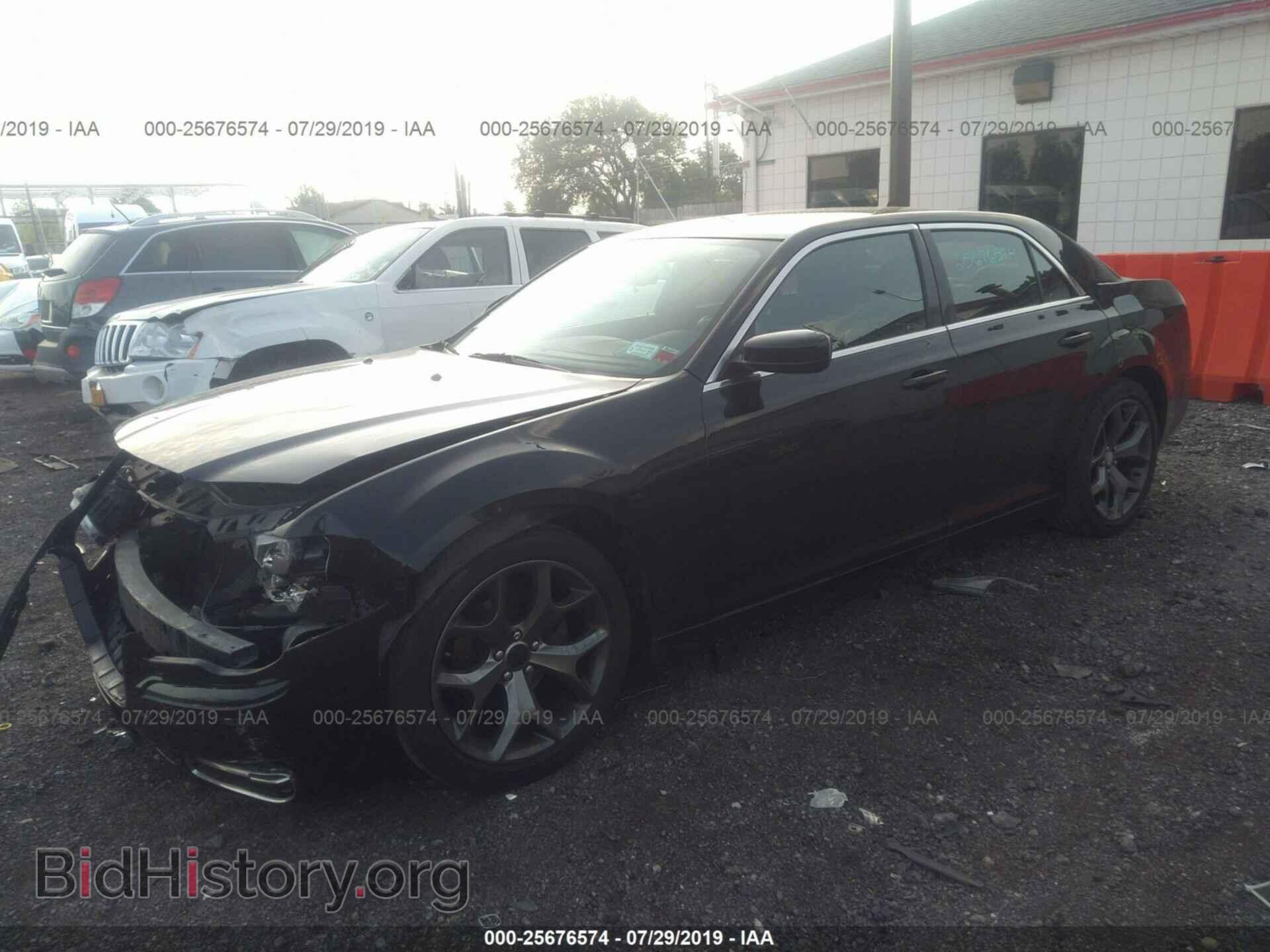 2013 CHRYSLER 300 - VIN: 2C3CCAAG0DH607060 - Фото 2