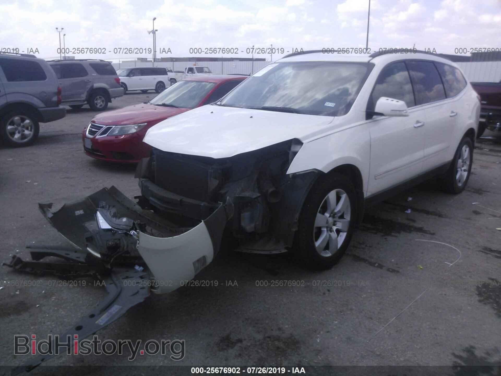 2011 CHEVROLET TRAVERSE - VIN: 1GNKVLED9BJ201701 - Фото 2
