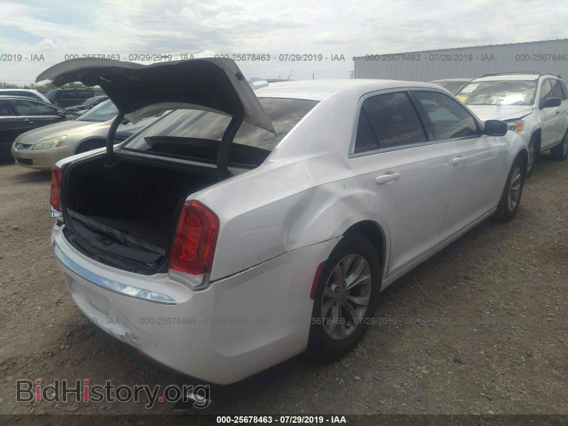 2016 CHRYSLER 300 - VIN: 2C3CCAAG7GH135461 - Фото 4