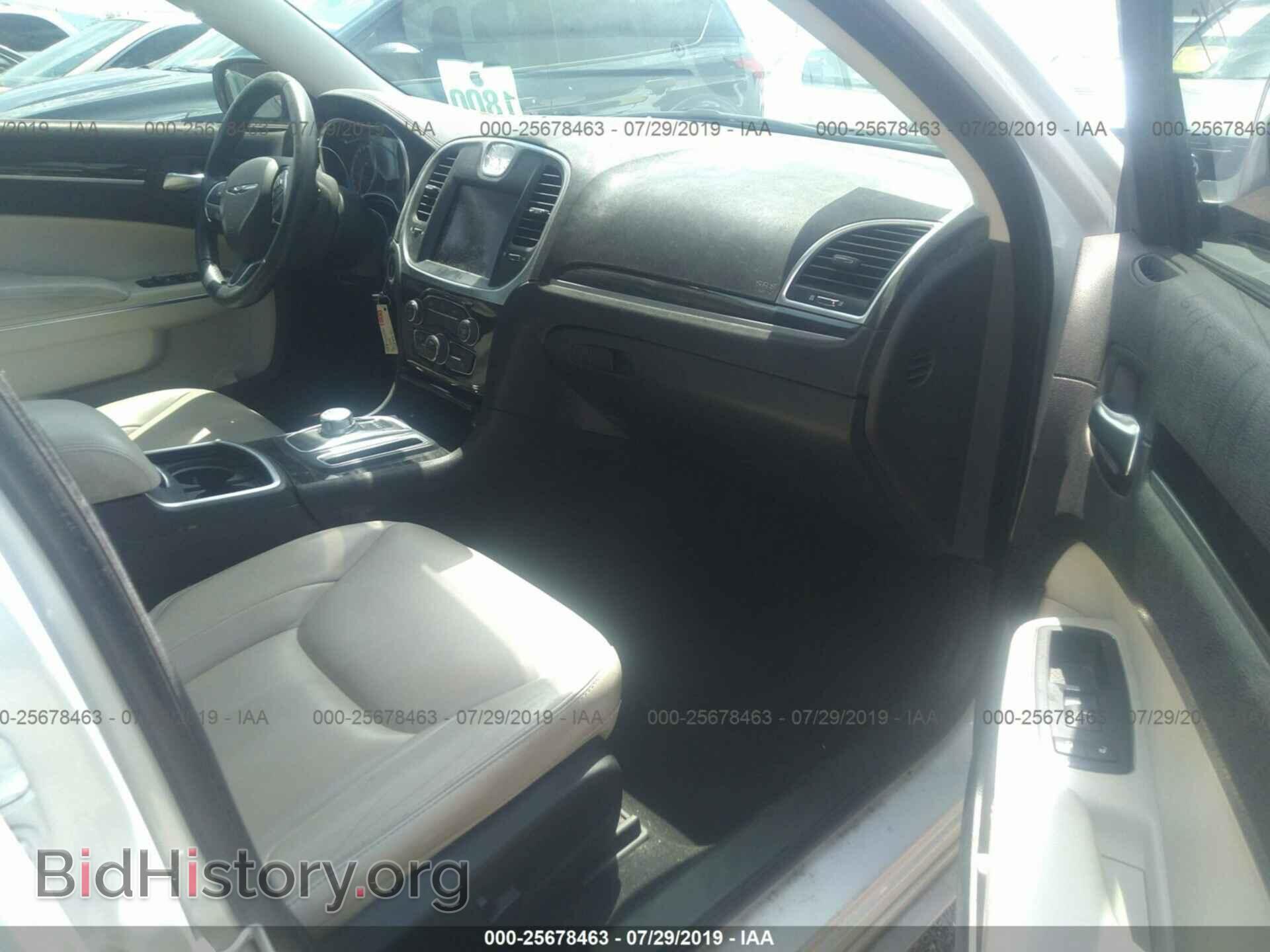 2016 CHRYSLER 300 - VIN: 2C3CCAAG7GH135461 - Фото 5