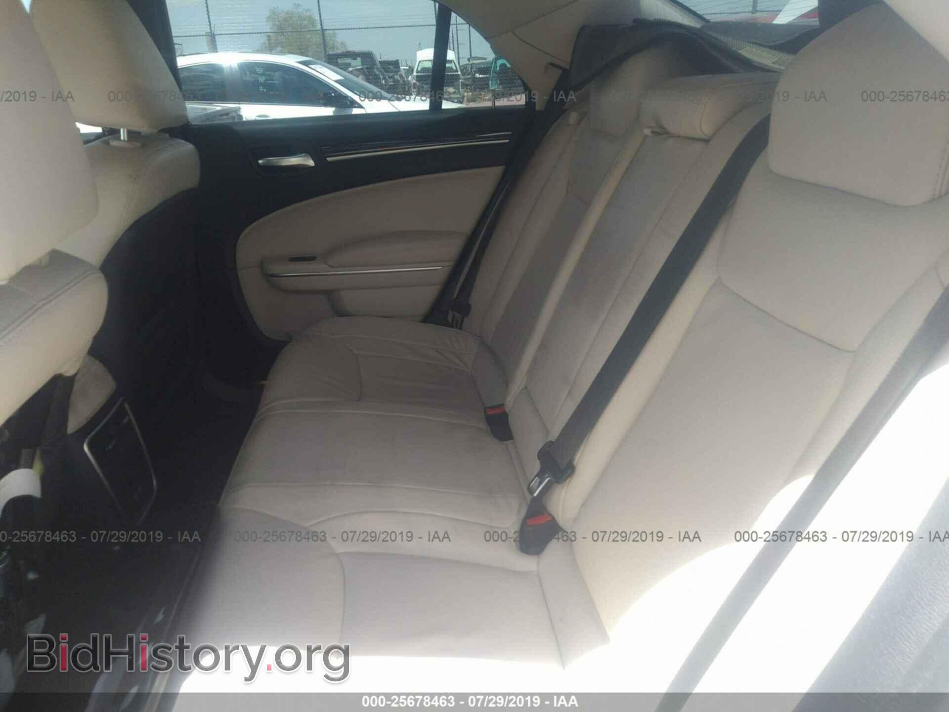 2016 CHRYSLER 300 - VIN: 2C3CCAAG7GH135461 - Фото 8