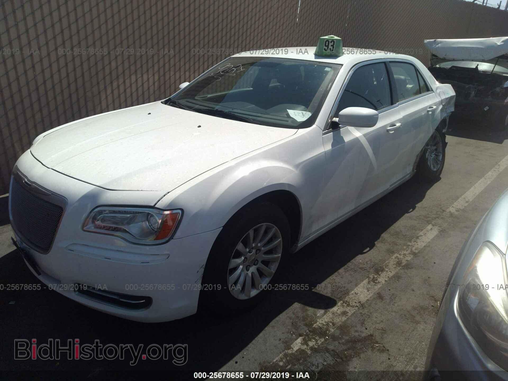 2013 CHRYSLER 300 - VIN: 2C3CCAAG3DH508247 - Фото 2