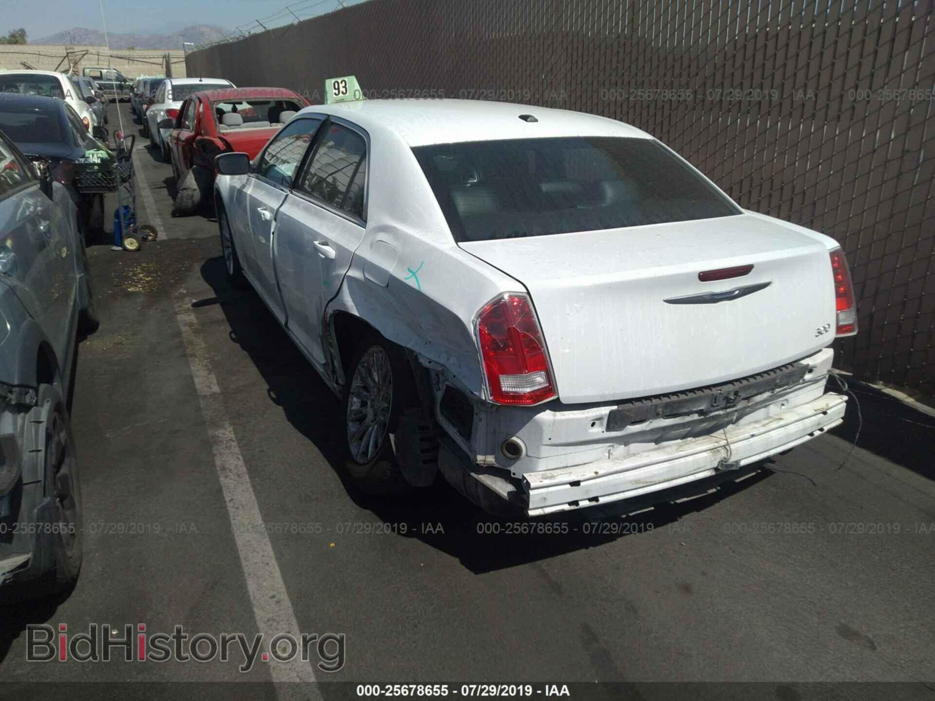 2013 CHRYSLER 300 - VIN: 2C3CCAAG3DH508247 - Фото 3