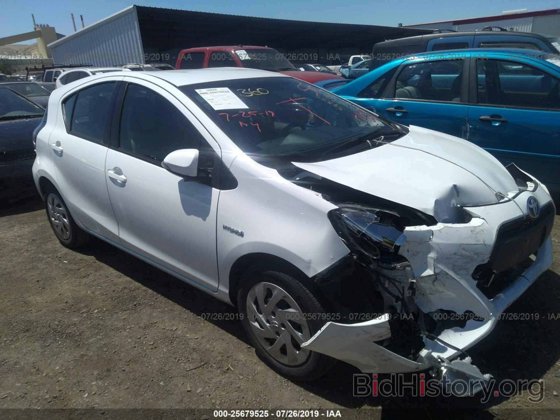 Photo JTDKDTB38G1137200 - TOYOTA PRIUS C 2016