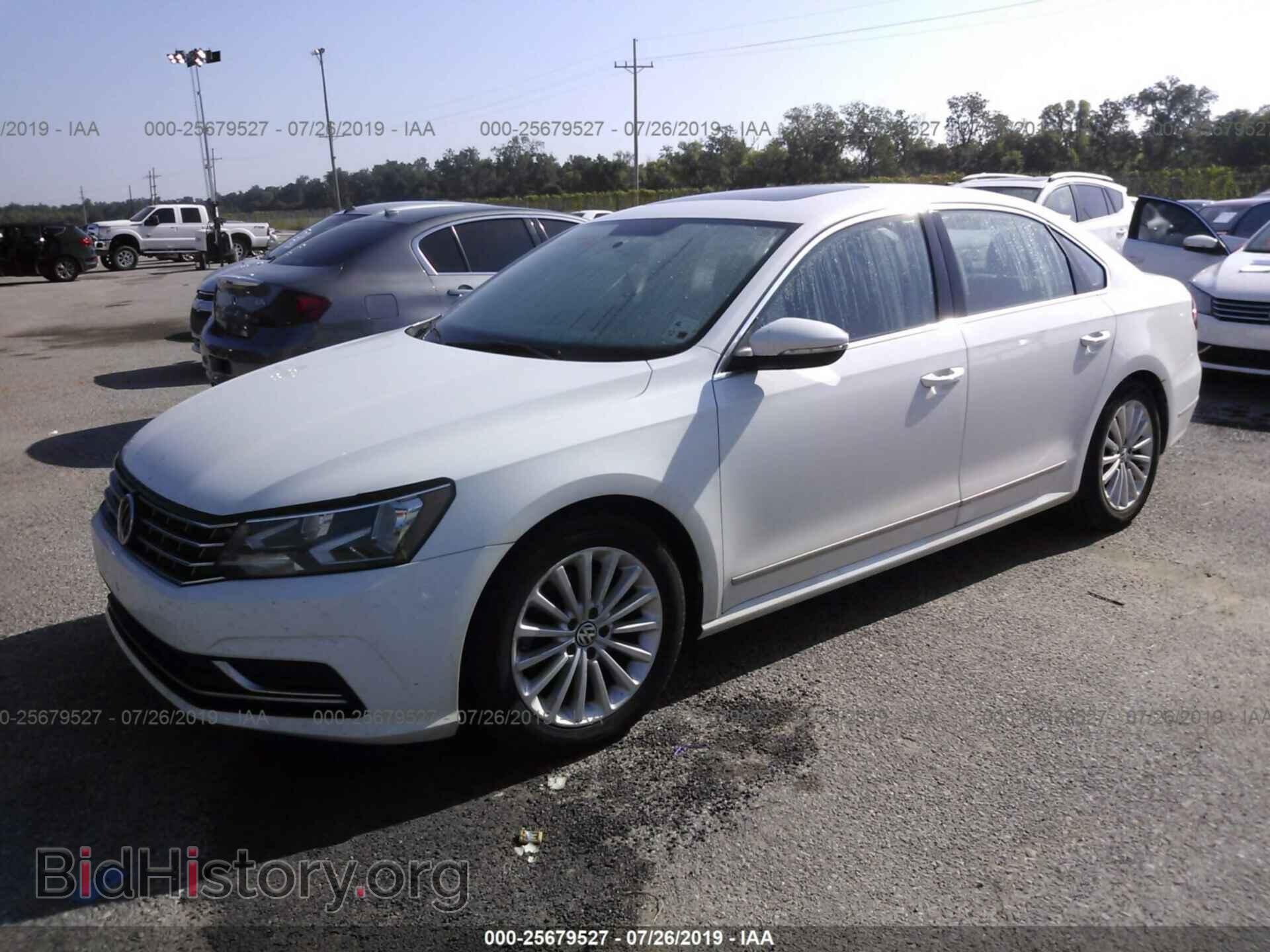 2017 VOLKSWAGEN PASSAT - VIN: 1VWBT7A33HC044180 - Фото 2