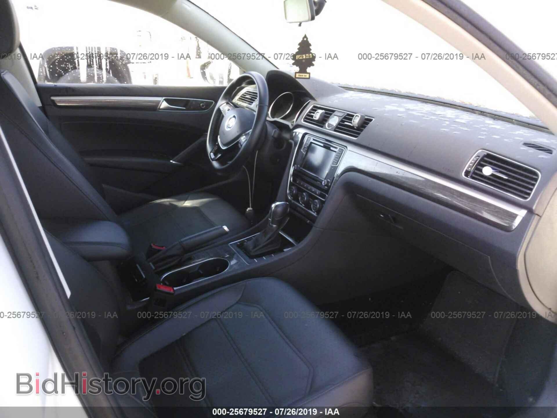 2017 VOLKSWAGEN PASSAT - VIN: 1VWBT7A33HC044180 - Фото 5