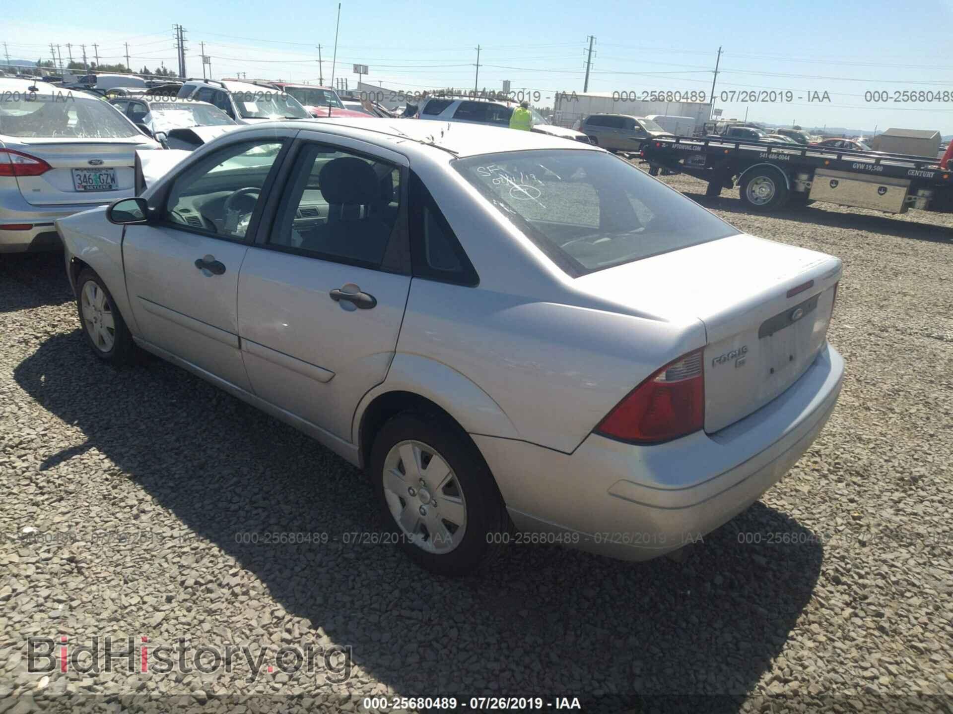 2007 Ford Focus - VIN: 1FAFP34N77W106228 - Фото 3