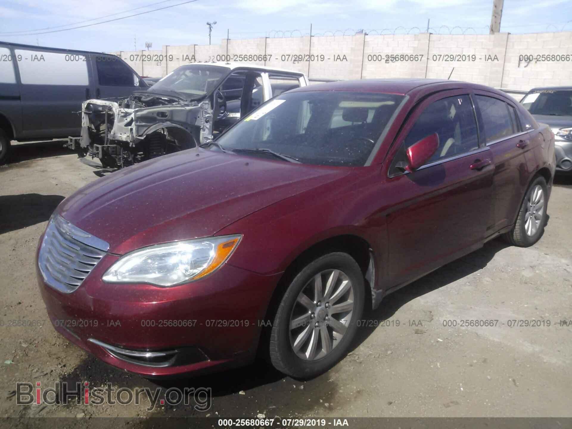 2012 CHRYSLER 200 - VIN: 1C3CCBBG5CN106742 - Фото 2