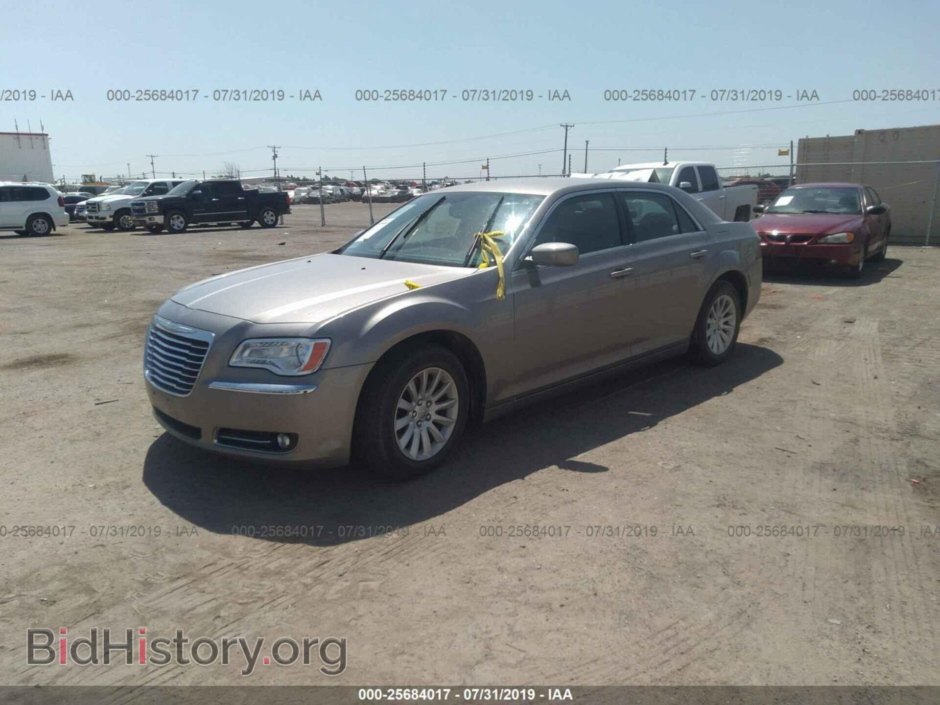 2014 CHRYSLER 300 - VIN: 2C3CCAAG5EH301747 - Фото 2