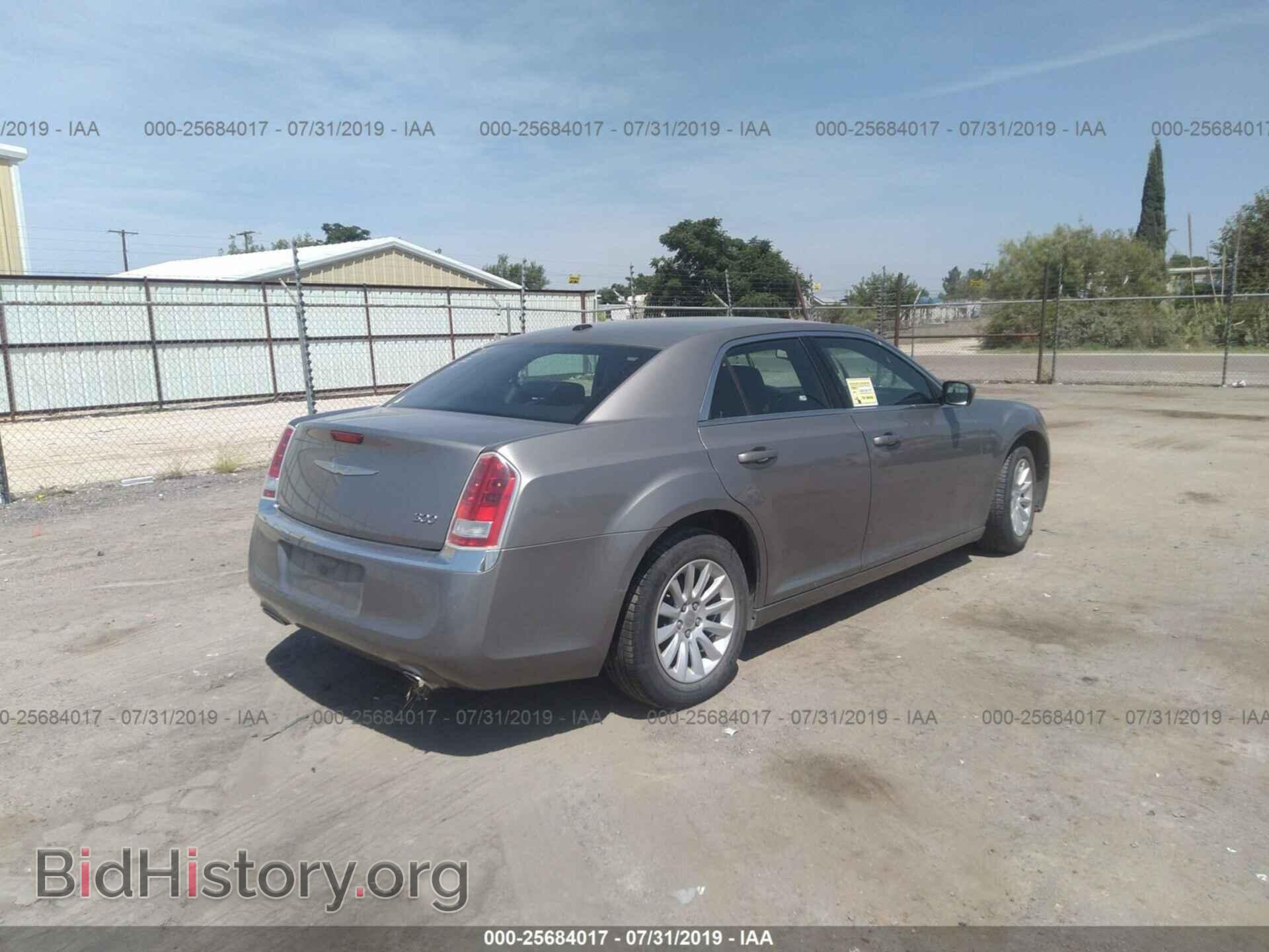 2014 CHRYSLER 300 - VIN: 2C3CCAAG5EH301747 - Фото 4
