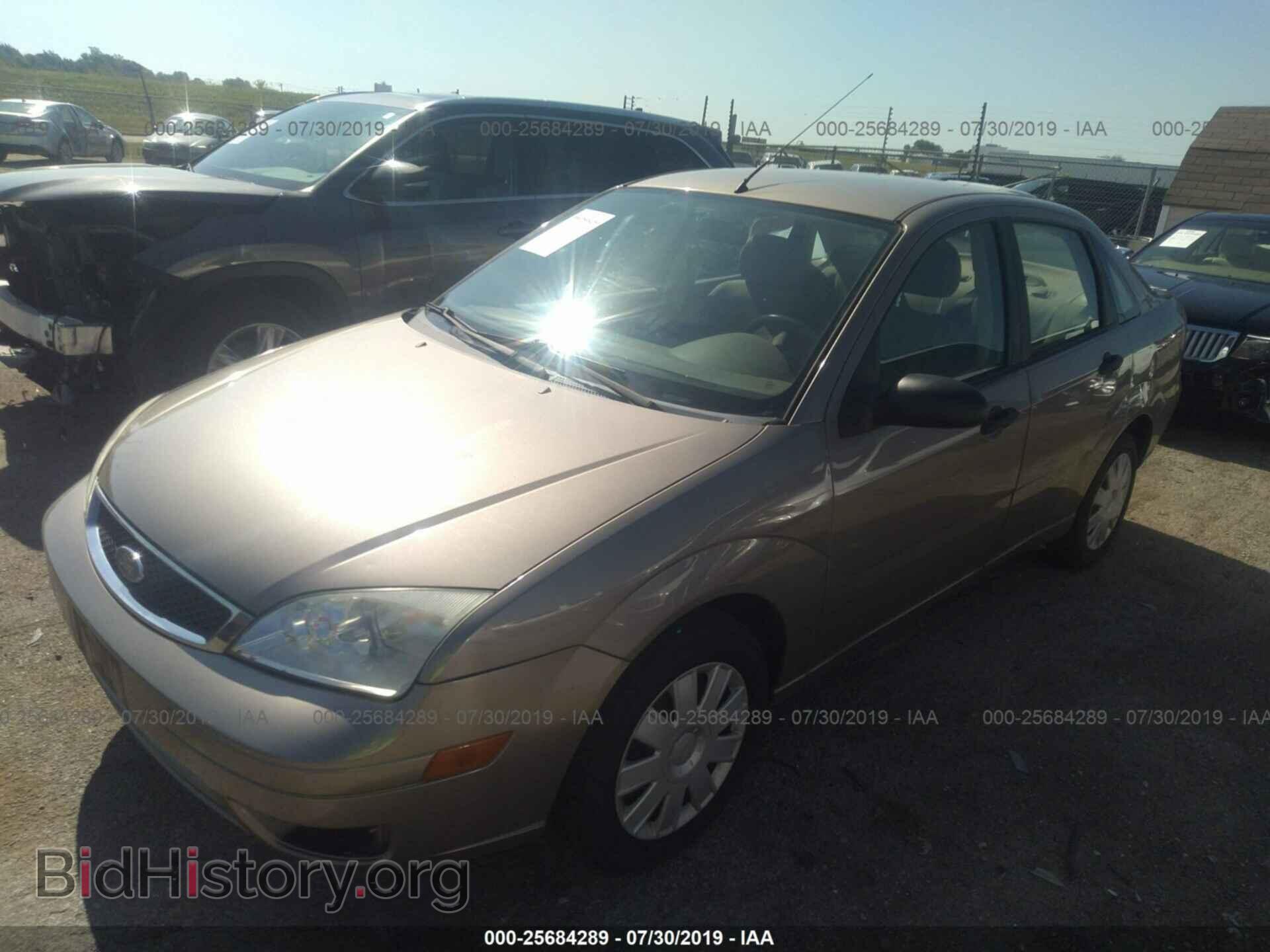 2005 FORD FOCUS - VIN: 1FAFP34N35W279841 - Фото 2