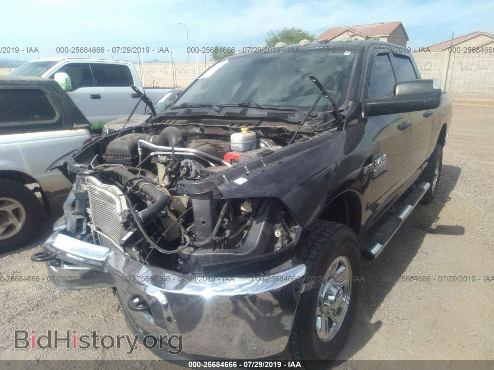 2016 RAM 2500 - VIN: 3C6TR5CT9GG147419 - Фото 2