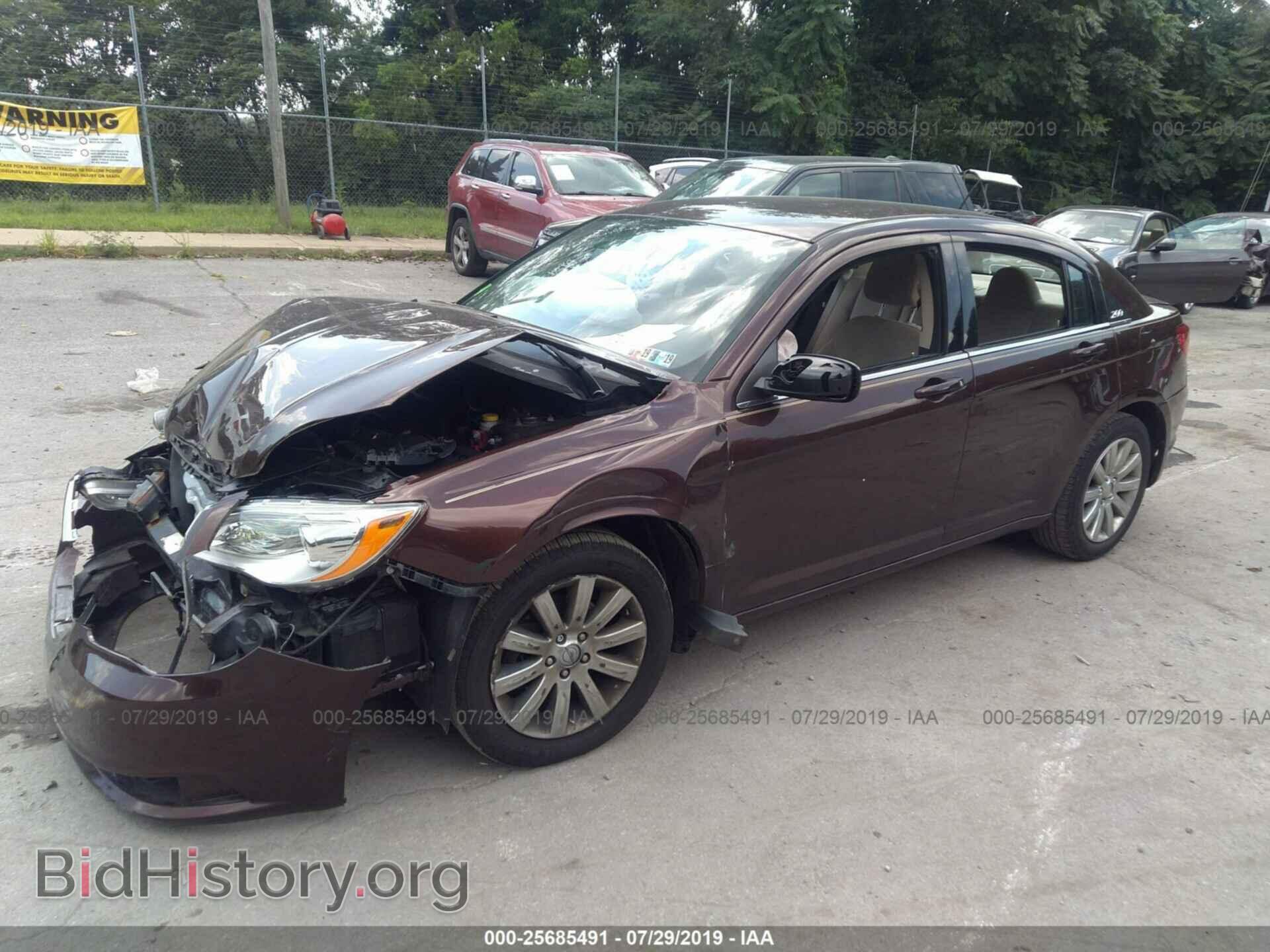 2013 CHRYSLER 200 - VIN: 1C3CCBBB1DN745514 - Фото 2