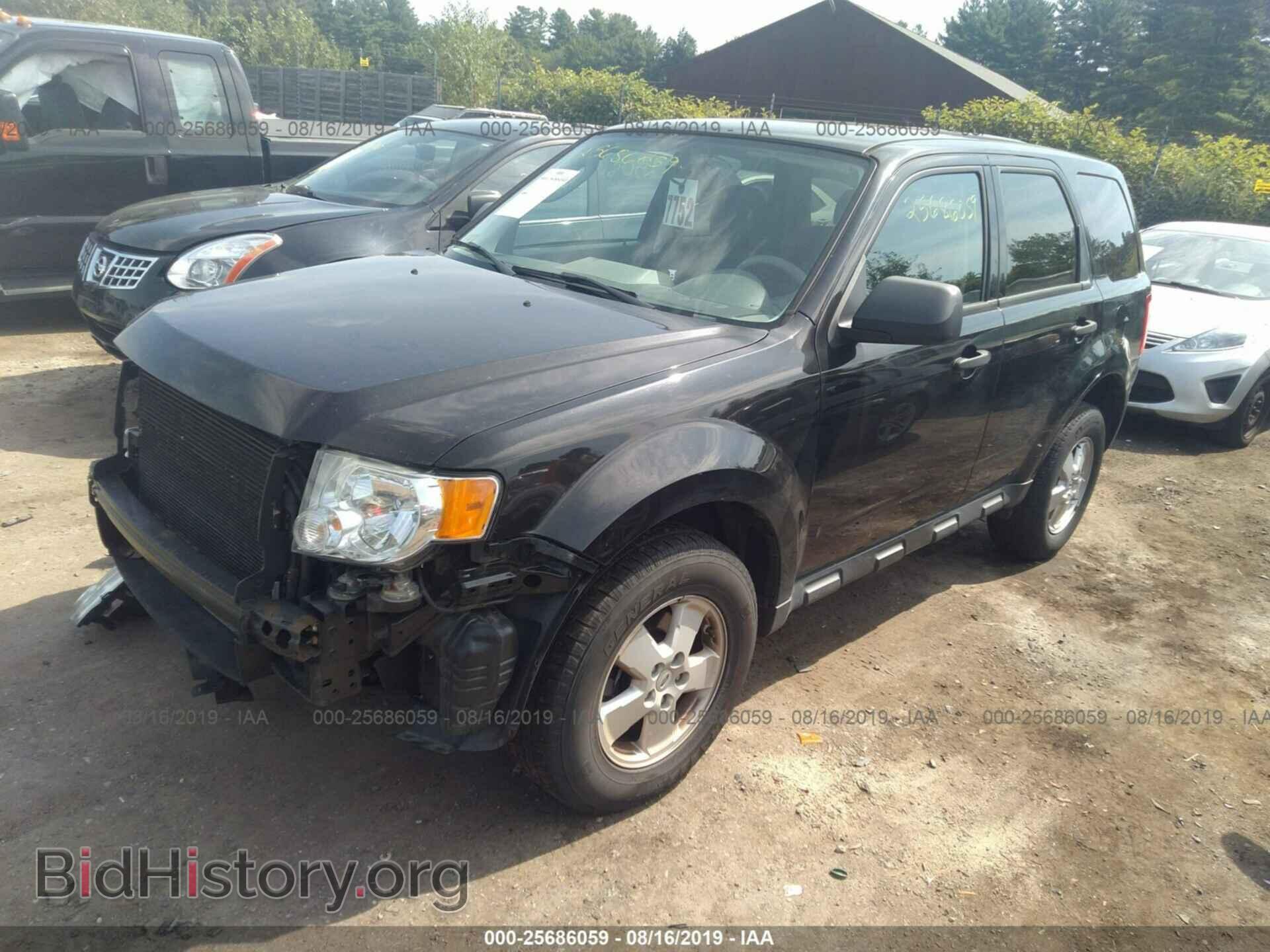 2011 FORD ESCAPE - VIN: 1FMCU0C77BKB79893 - Photo 2