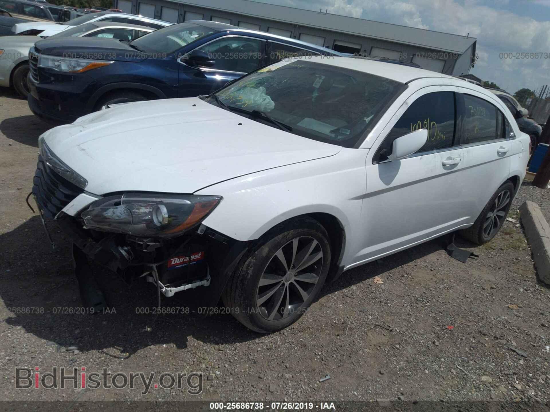 2013 CHRYSLER 200 - VIN: 1C3CCBBG5DN701138 - Photo 2