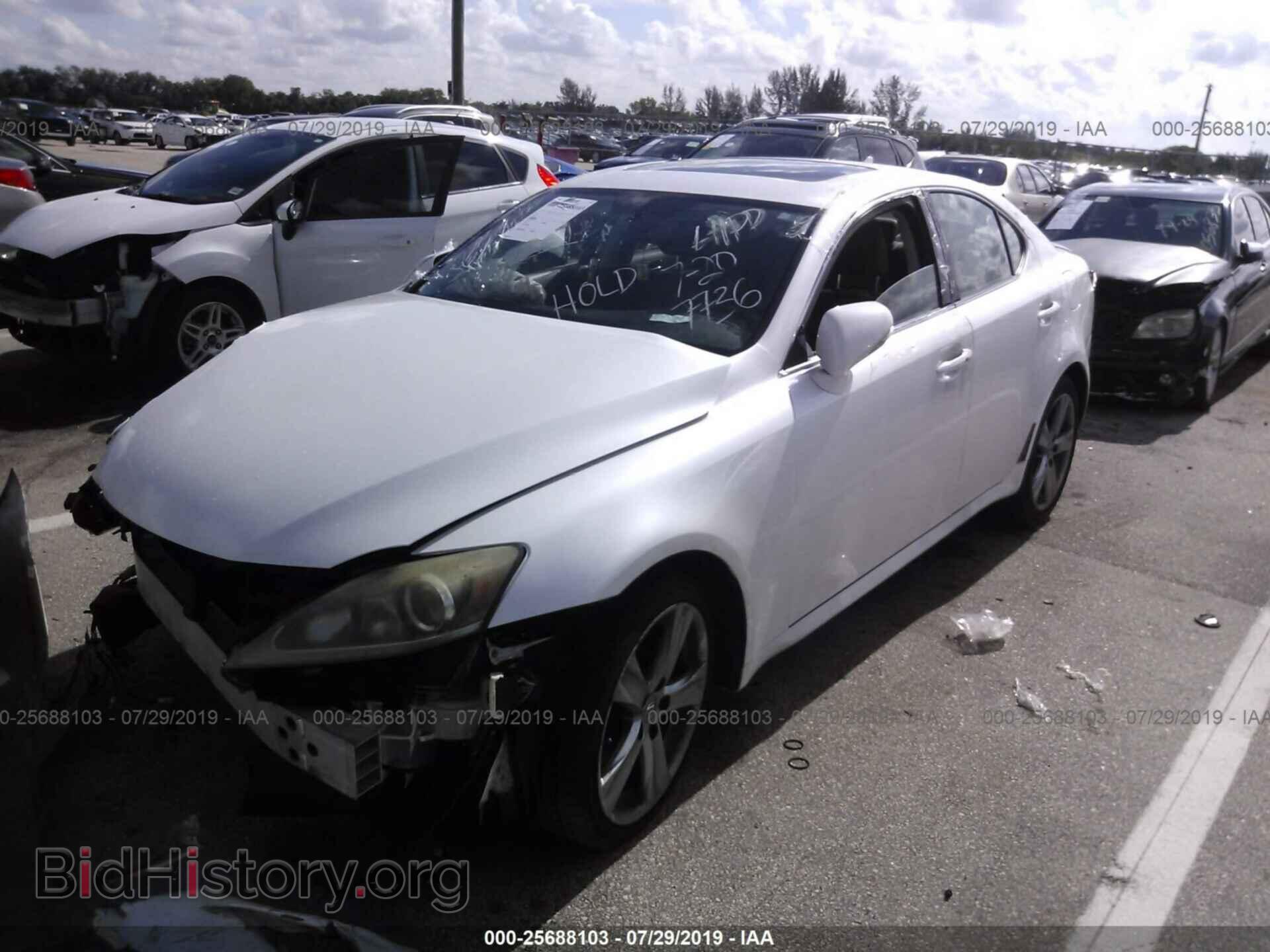 2011 LEXUS IS - VIN: JTHBF5C20B5137736 - Photo 2